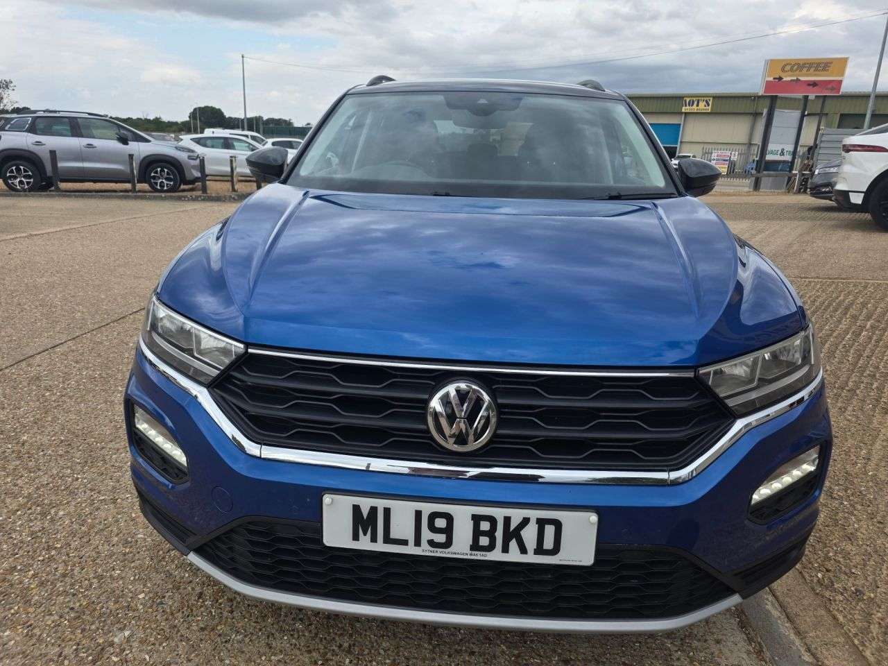 A 2019 VOLKSWAGEN T-ROC 1.5 TSI GPF EVO Design SUV 5dr Petrol Manual Euro 6 (s/s) (150 ps) A 2019 VOLKSWAGEN T-ROC 1.5 TSI GPF EVO Design SUV 5dr Petrol Manual Euro 6 (s/s) (150 ps)