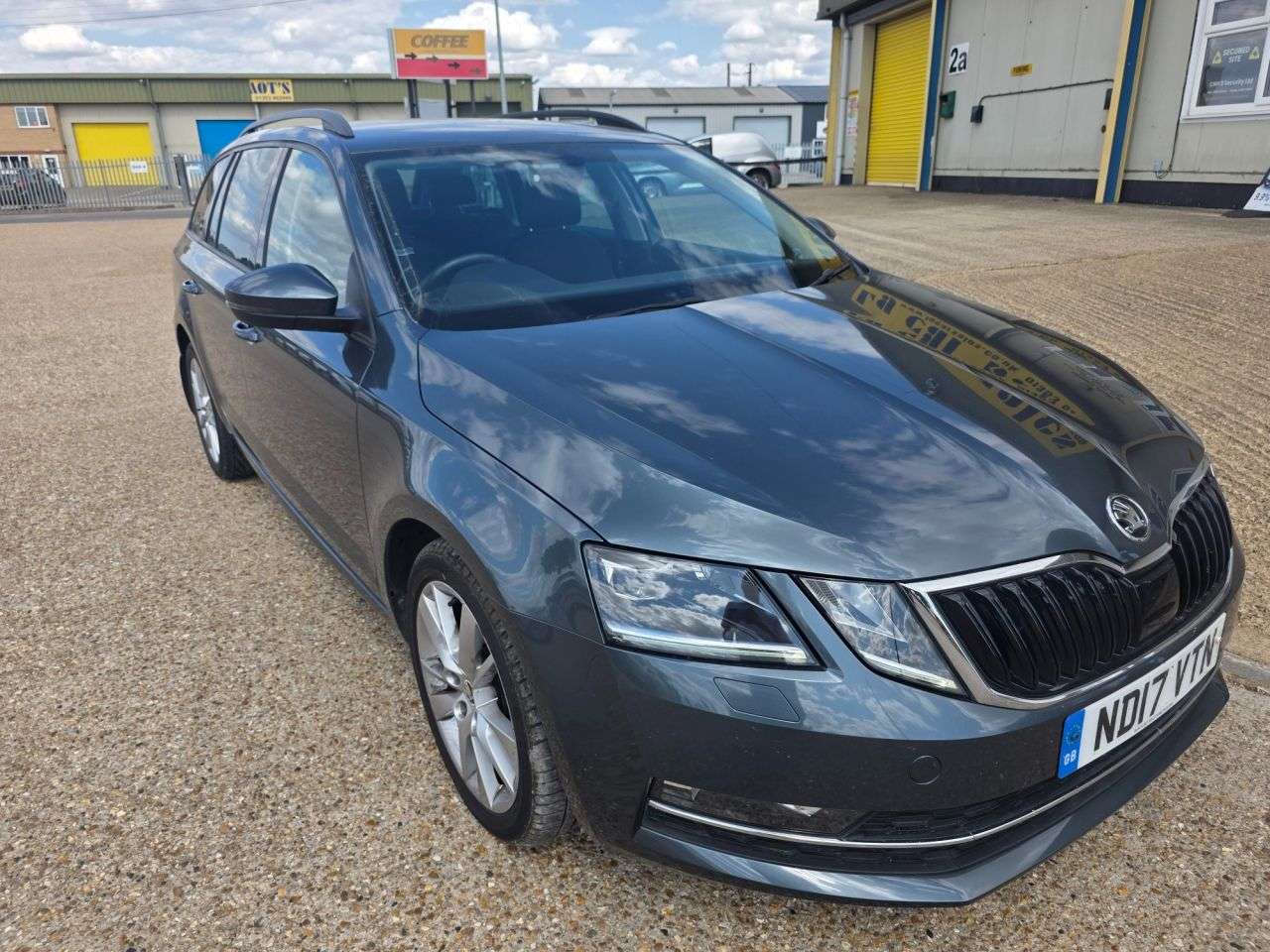 A 2017 SKODA OCTAVIA 2.0 TDI SE L Estate 5dr Diesel DSG Euro 6 (s/s) (150 ps) A 2017 SKODA OCTAVIA 2.0 TDI SE L Estate 5dr Diesel DSG Euro 6 (s/s) (150 ps)