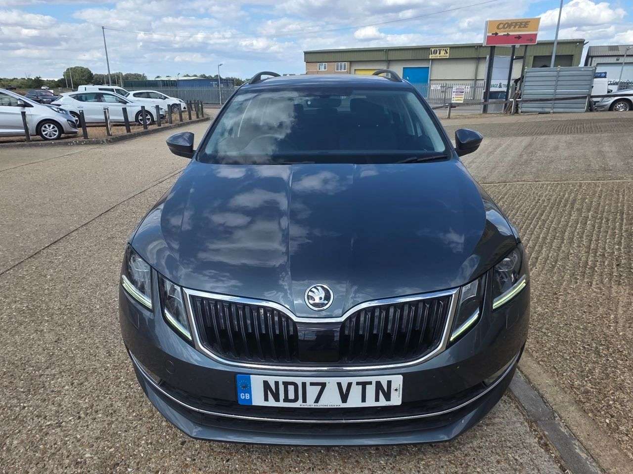 A 2017 SKODA OCTAVIA 2.0 TDI SE L Estate 5dr Diesel DSG Euro 6 (s/s) (150 ps) A 2017 SKODA OCTAVIA 2.0 TDI SE L Estate 5dr Diesel DSG Euro 6 (s/s) (150 ps)