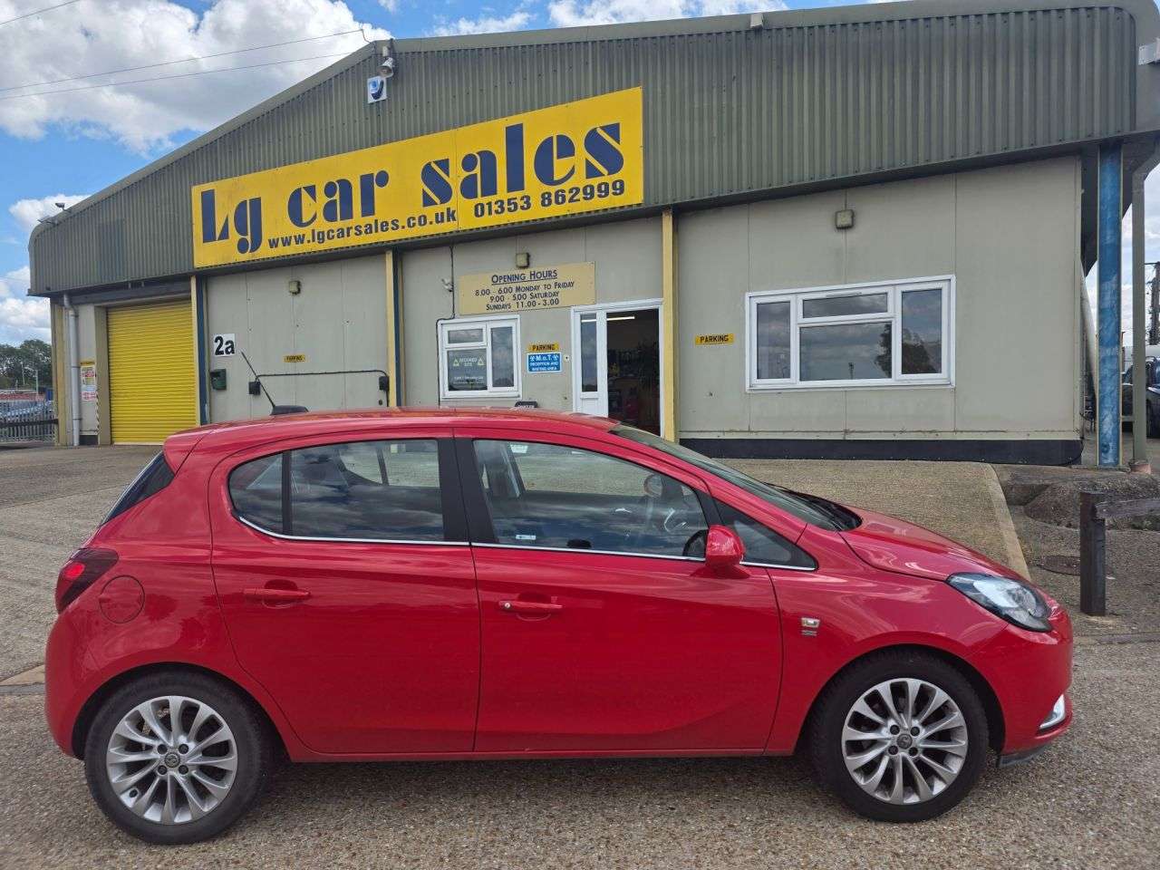 A 2016 VAUXHALL CORSA 1.4i SE Hatchback 5dr Petrol Auto Euro 6 (90 ps) A 2016 VAUXHALL CORSA 1.4i SE Hatchback 5dr Petrol Auto Euro 6 (90 ps)