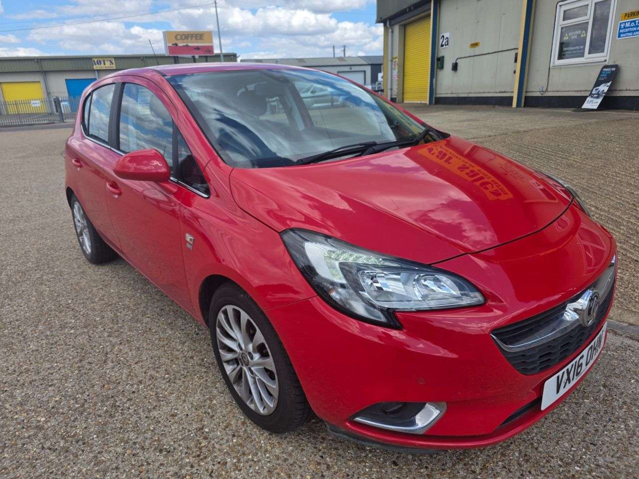 A 2016 VAUXHALL CORSA 1.4i SE Hatchback 5dr Petrol Auto Euro 6 (90 ps) A 2016 VAUXHALL CORSA 1.4i SE Hatchback 5dr Petrol Auto Euro 6 (90 ps)