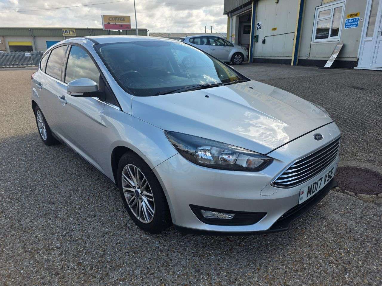A 2017 FORD FOCUS 1.0T EcoBoost Zetec Edition Hatchback 5dr Petrol Manual Euro 6 (s/s) (125 p A 2017 FORD FOCUS 1.0T EcoBoost Zetec Edition Hatchback 5dr Petrol Manual Euro 6 (s/s) (125 p