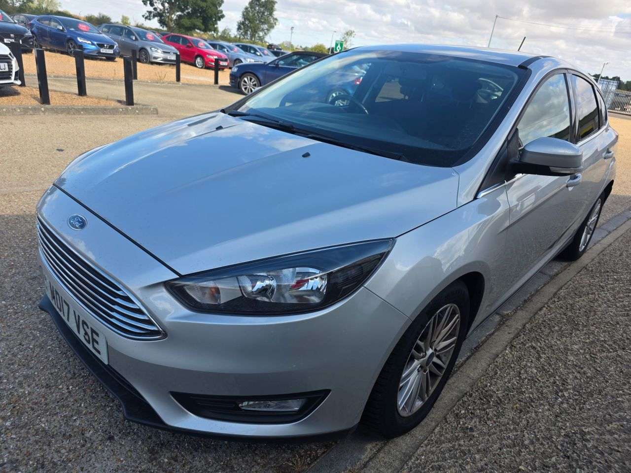 A 2017 FORD FOCUS 1.0T EcoBoost Zetec Edition Hatchback 5dr Petrol Manual Euro 6 (s/s) (125 p A 2017 FORD FOCUS 1.0T EcoBoost Zetec Edition Hatchback 5dr Petrol Manual Euro 6 (s/s) (125 p