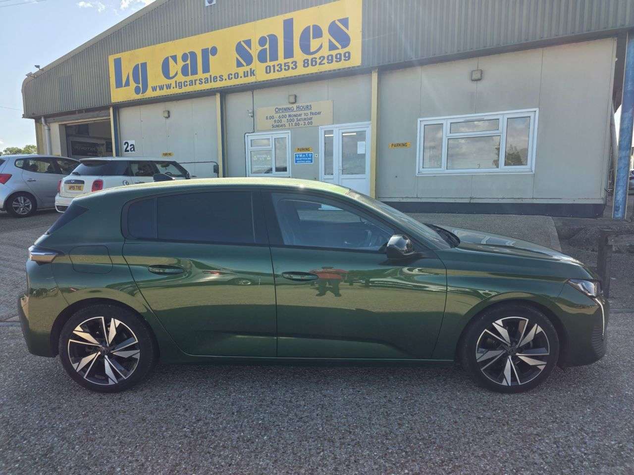 A 2023 PEUGEOT 308 1.2 PureTech Allure Hatchback 5dr Petrol EAT Euro 6 (s/s) (130 ps) A 2023 PEUGEOT 308 1.2 PureTech Allure Hatchback 5dr Petrol EAT Euro 6 (s/s) (130 ps)