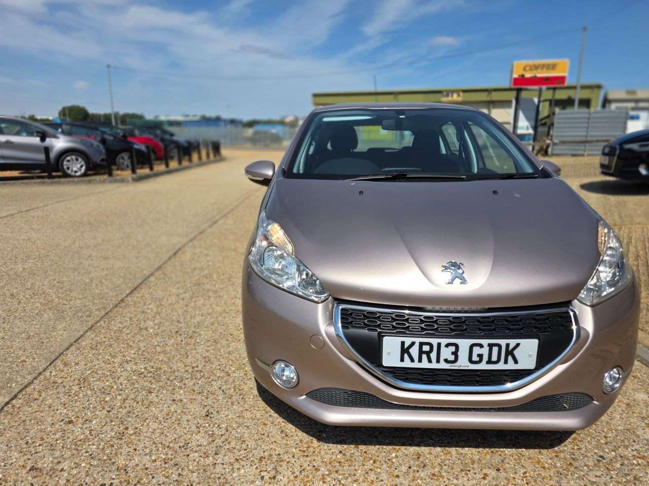 A 2013 PEUGEOT 208 1.4 HDi Active Hatchback 5dr Diesel Manual Euro 5 (70 ps) A 2013 PEUGEOT 208 1.4 HDi Active Hatchback 5dr Diesel Manual Euro 5 (70 ps)