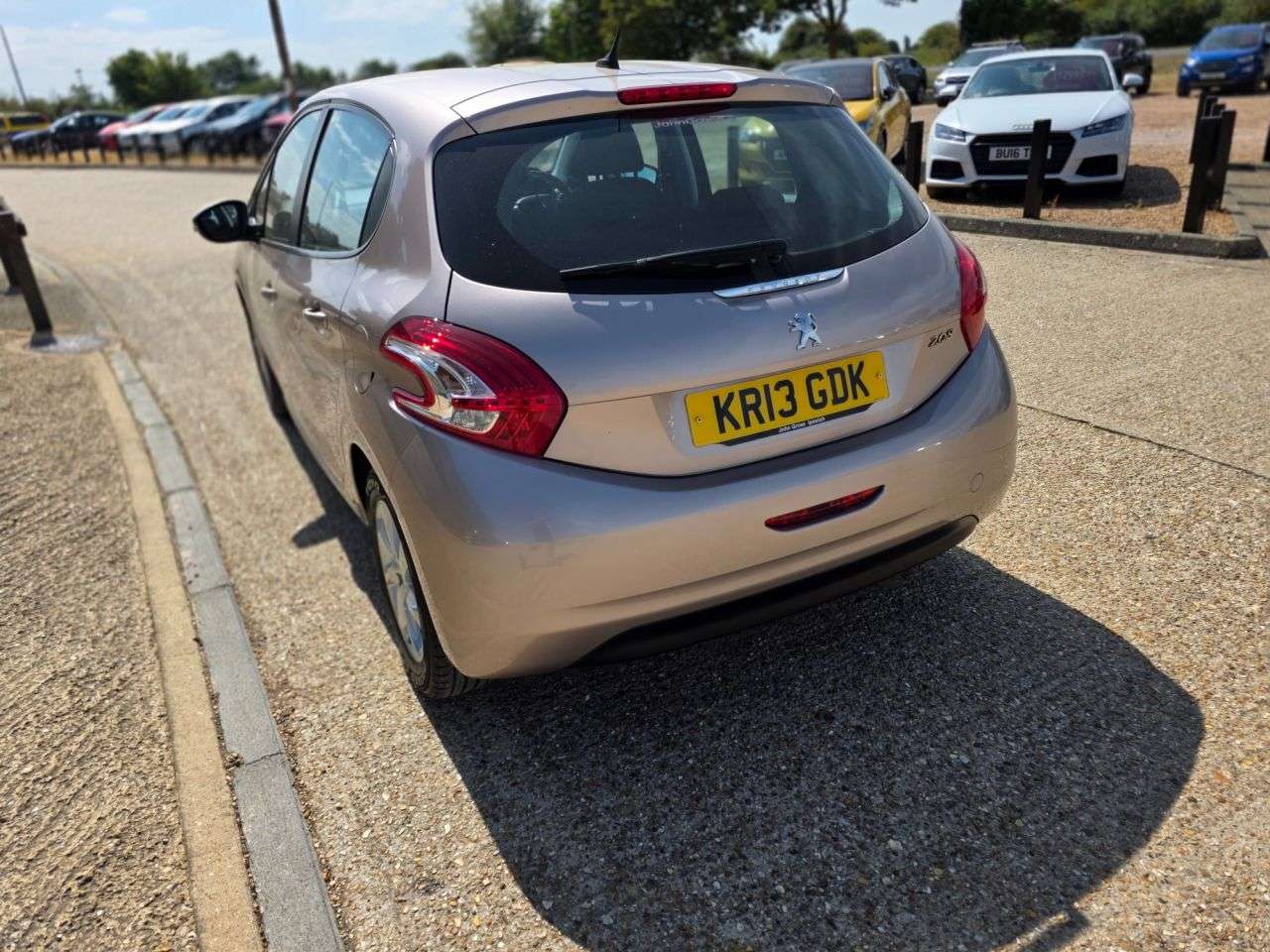 2013 PEUGEOT 208 2013 PEUGEOT 208