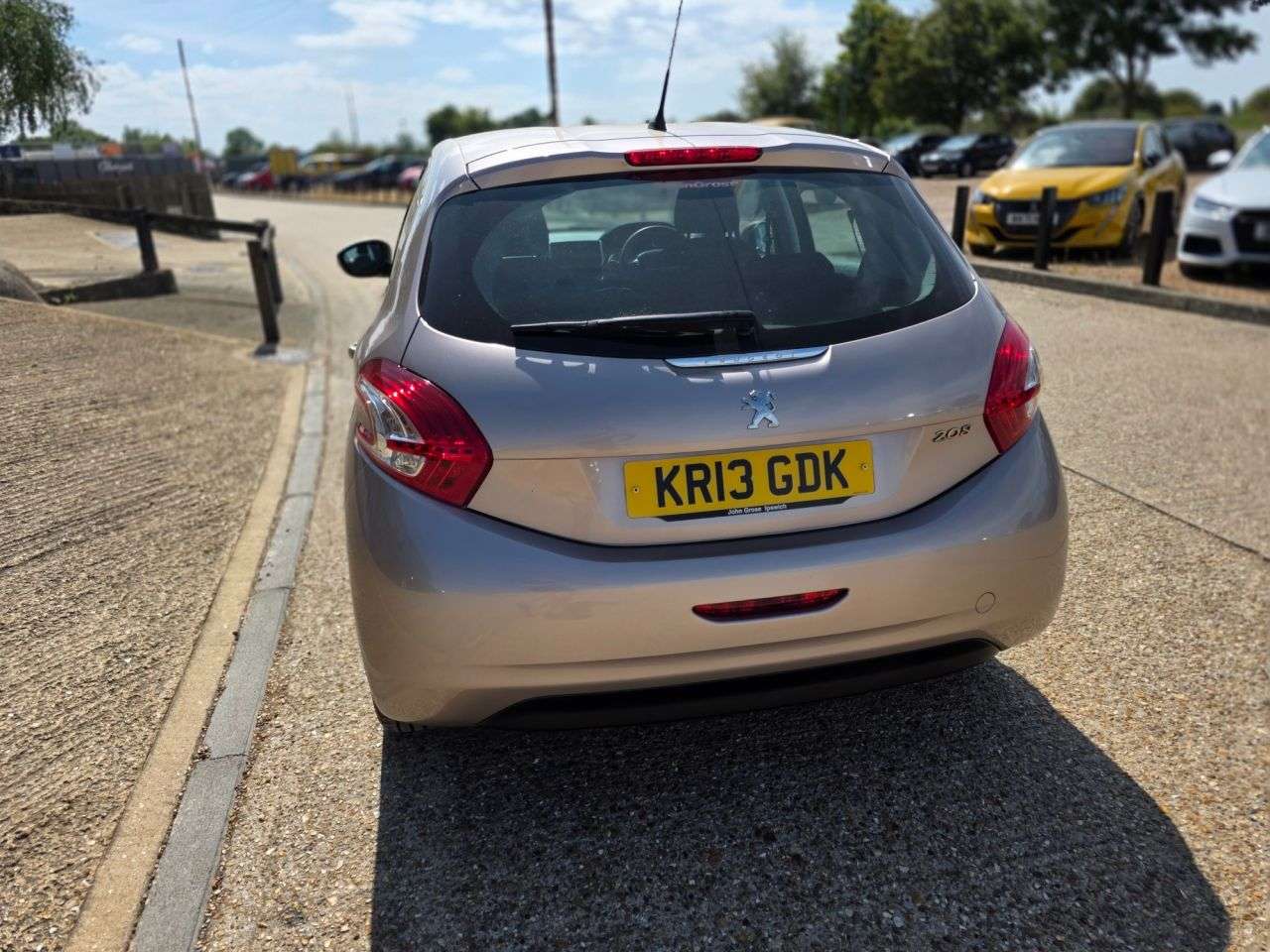 2013 PEUGEOT 208 2013 PEUGEOT 208