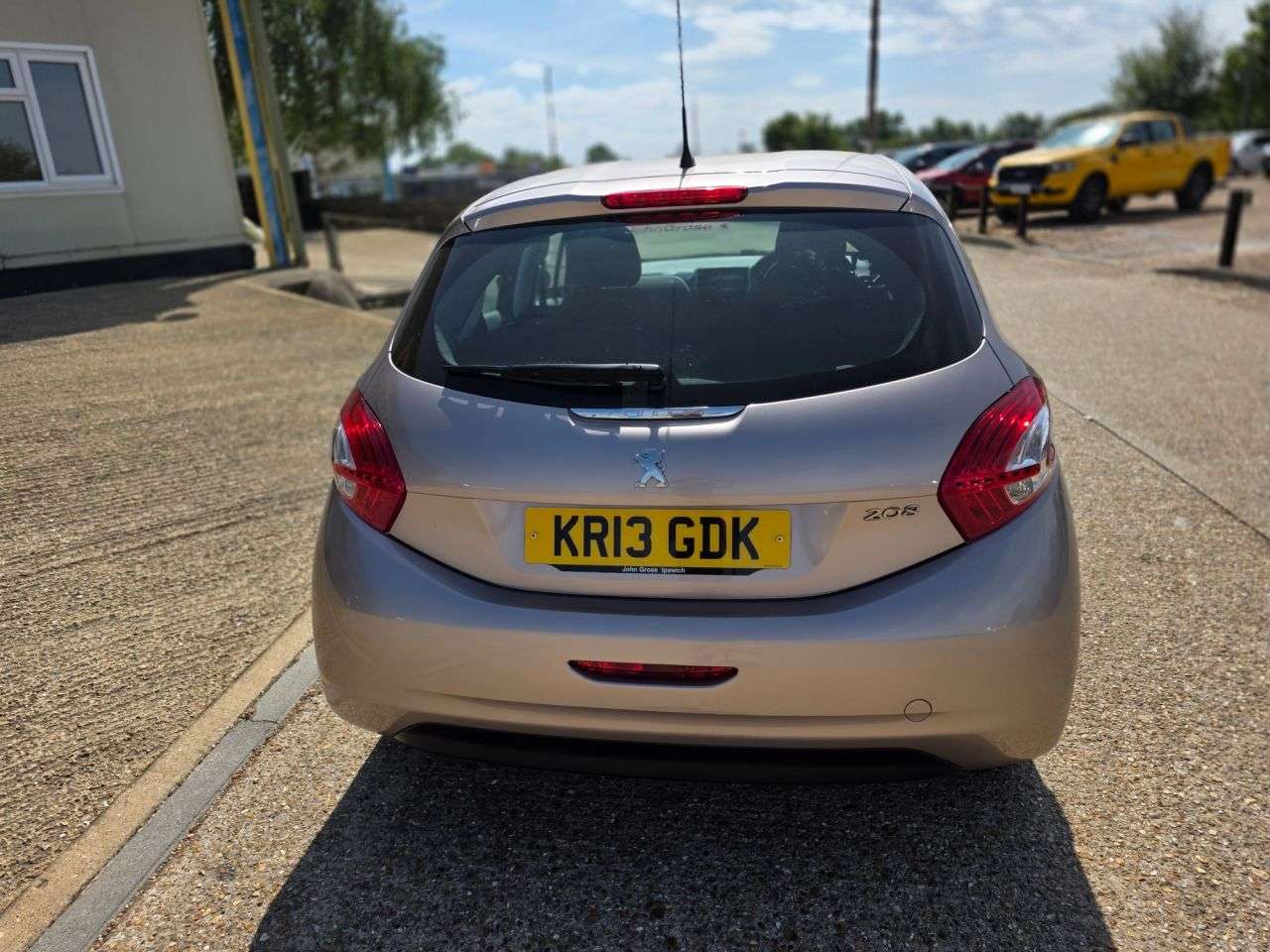 2013 PEUGEOT 208 2013 PEUGEOT 208