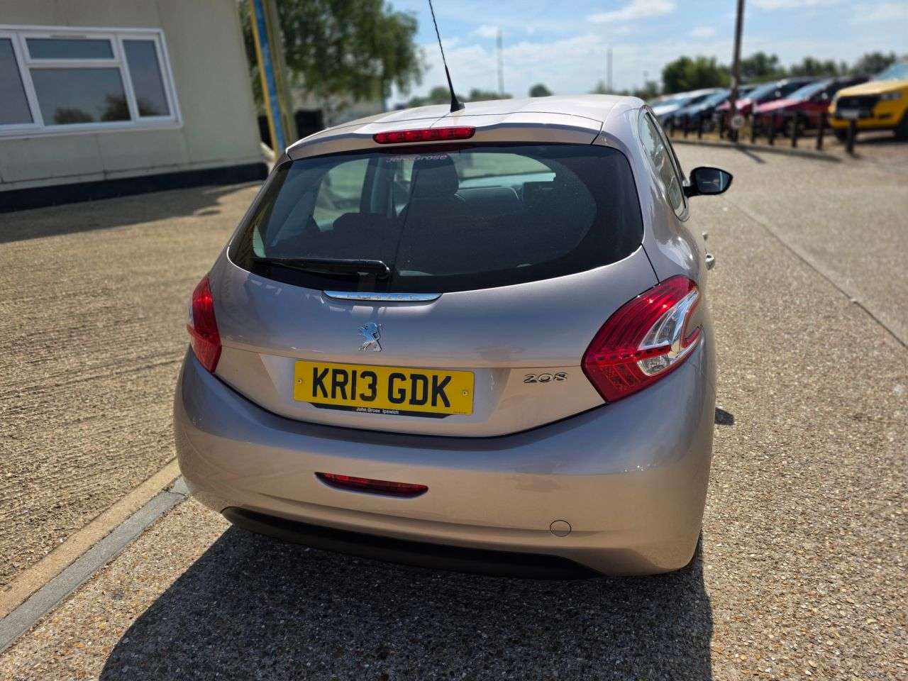 2013 PEUGEOT 208 2013 PEUGEOT 208