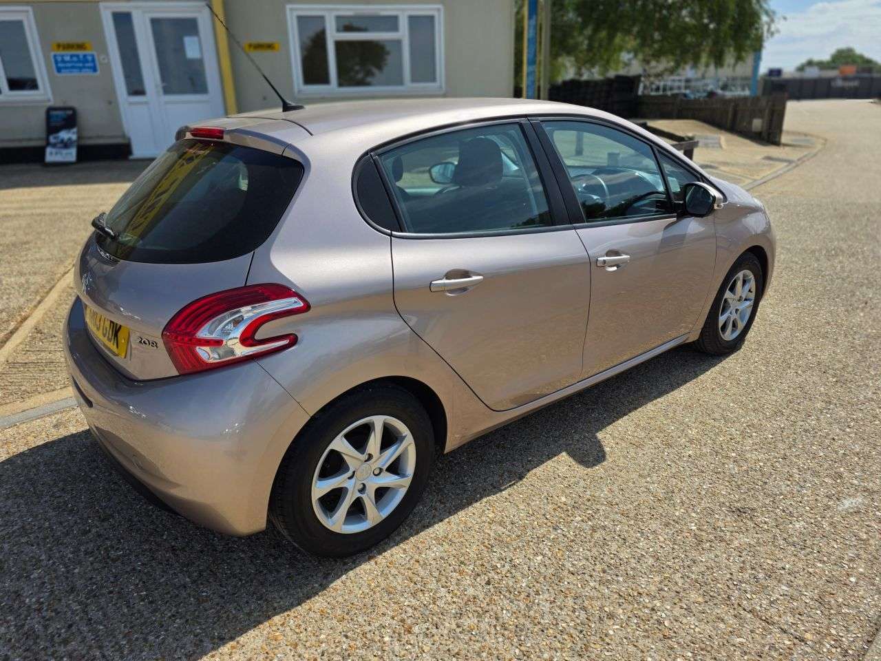 2013 PEUGEOT 208 2013 PEUGEOT 208