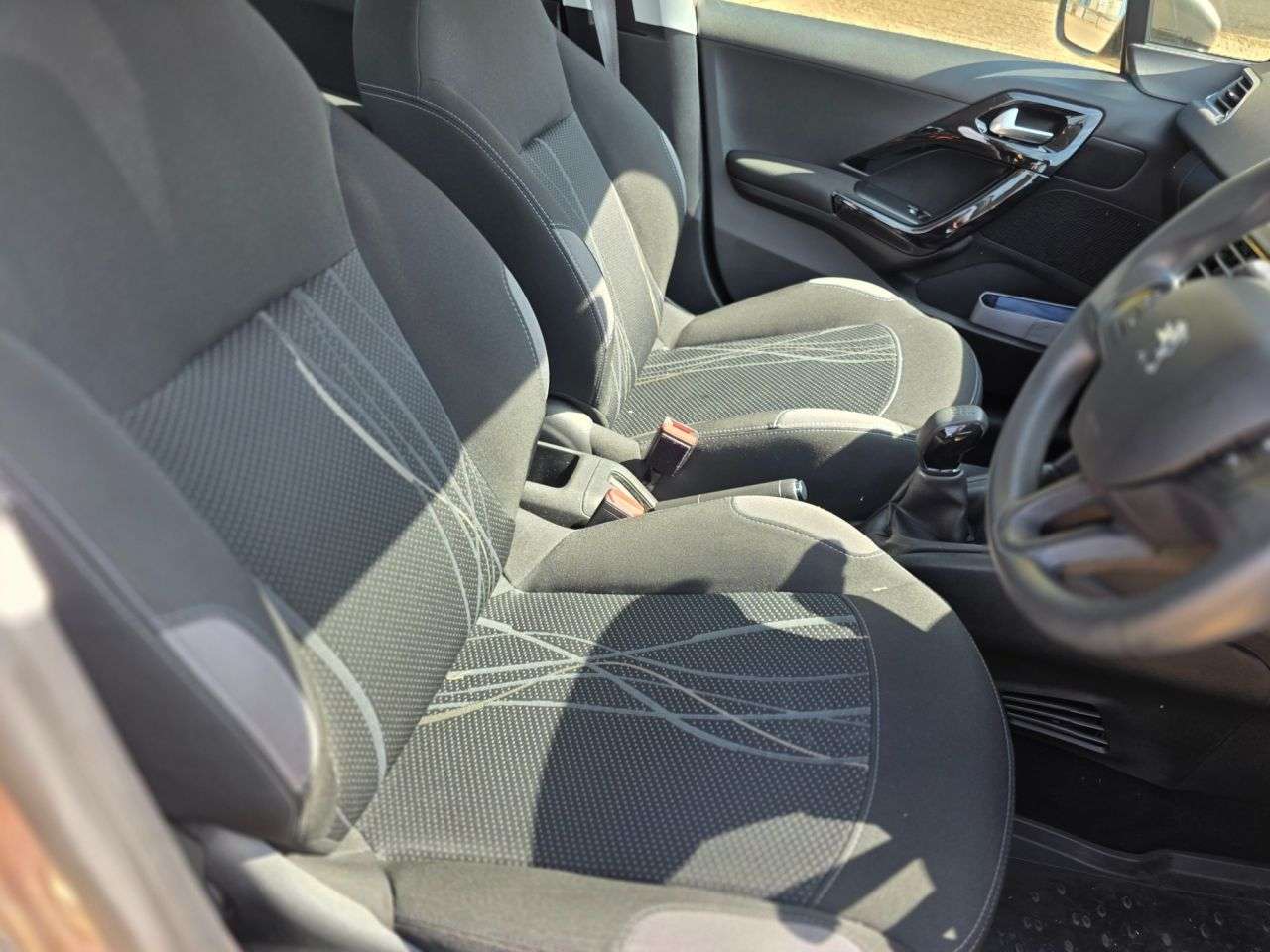 2013 PEUGEOT 208 2013 PEUGEOT 208