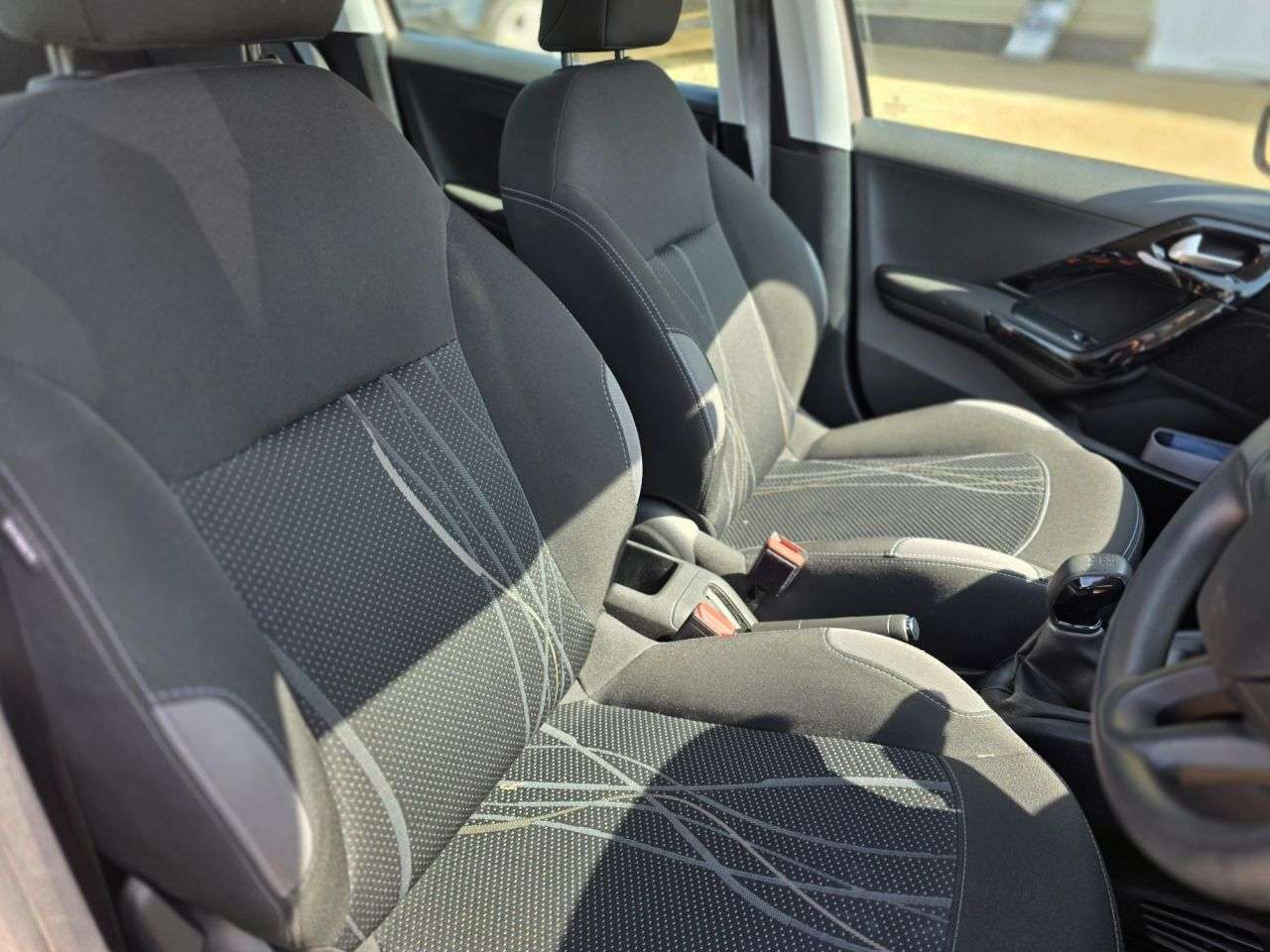 2013 PEUGEOT 208 2013 PEUGEOT 208