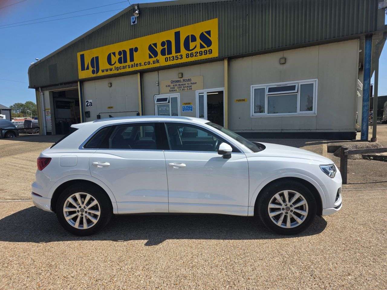 A 2020 AUDI Q3 1.5 TFSI CoD 35 Sport SUV 5dr Petrol Manual Euro 6 (s/s) (150 ps) A 2020 AUDI Q3 1.5 TFSI CoD 35 Sport SUV 5dr Petrol Manual Euro 6 (s/s) (150 ps)