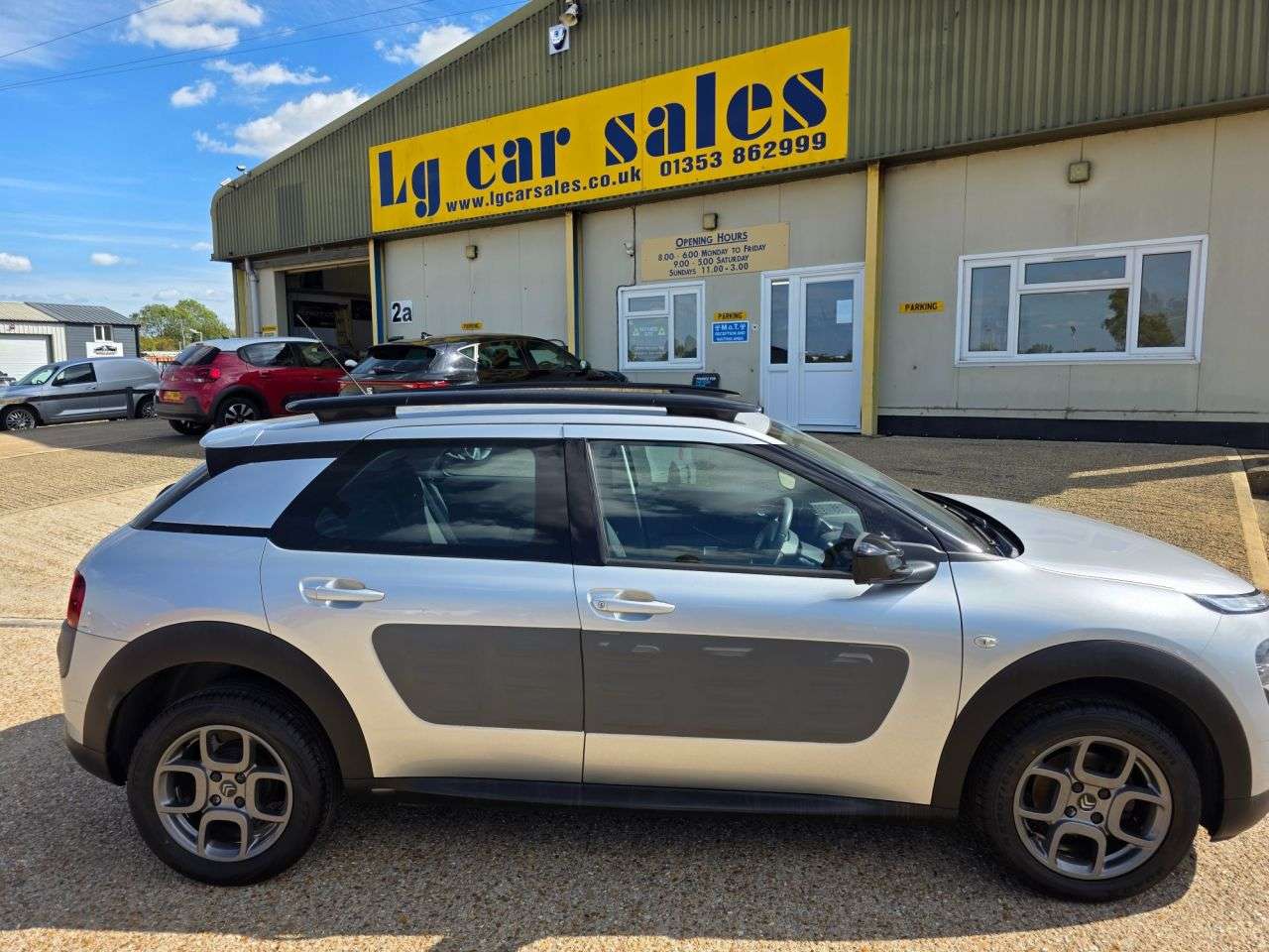 A 2015 CITROEN C4 CACTUS 1.2 PureTech Feel Hatchback 5dr Petrol Manual Euro 6 (Euro 6) (82 ps) A 2015 CITROEN C4 CACTUS 1.2 PureTech Feel Hatchback 5dr Petrol Manual Euro 6 (Euro 6) (82 ps)