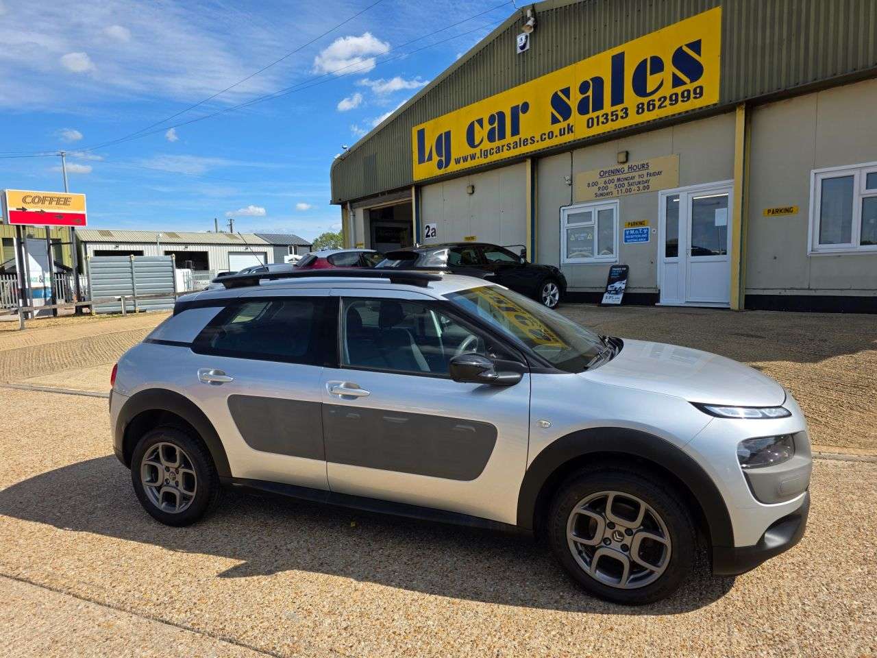 A 2015 CITROEN C4 CACTUS 1.2 PureTech Feel Hatchback 5dr Petrol Manual Euro 6 (Euro 6) (82 ps) A 2015 CITROEN C4 CACTUS 1.2 PureTech Feel Hatchback 5dr Petrol Manual Euro 6 (Euro 6) (82 ps)