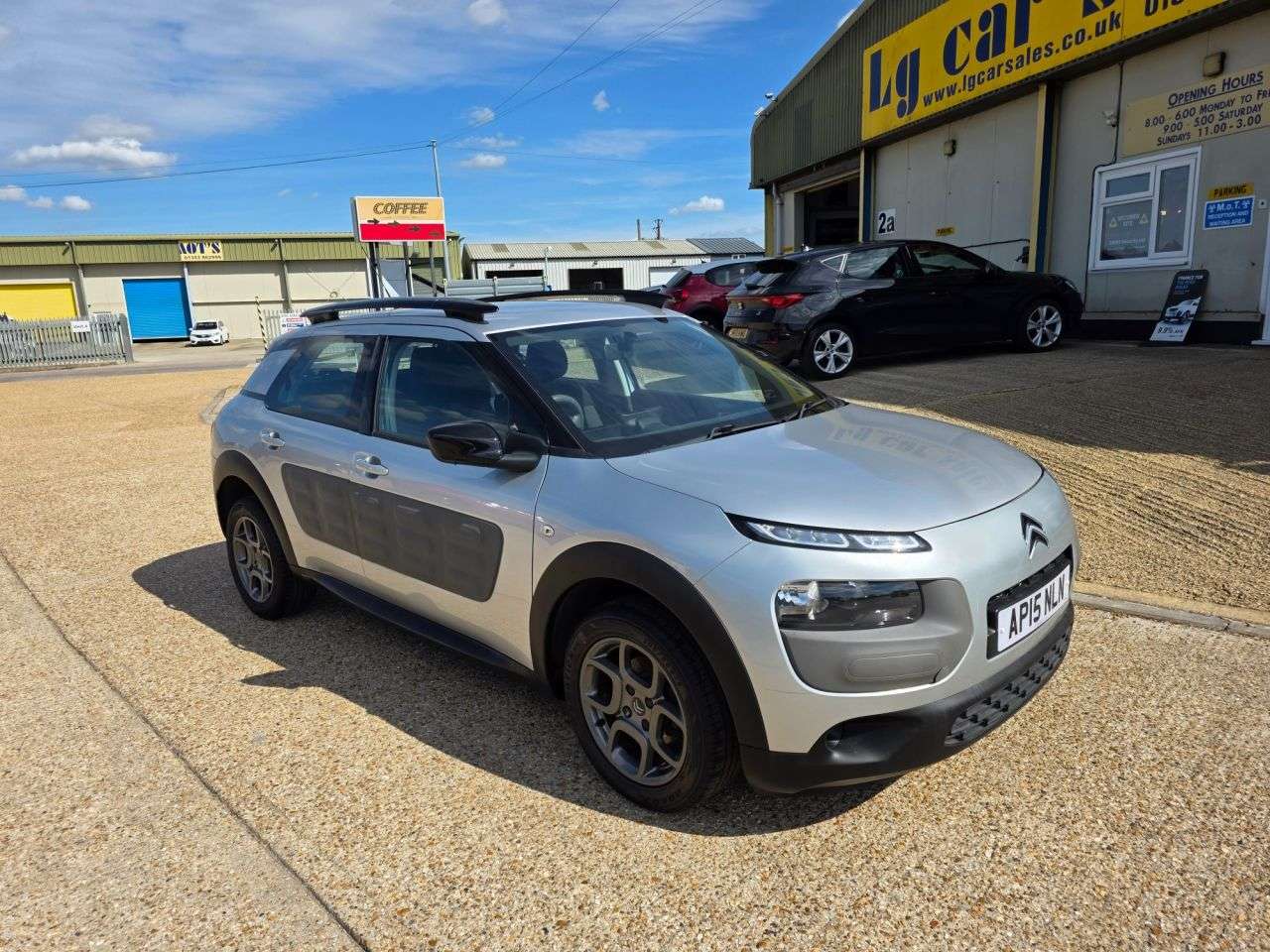 A 2015 CITROEN C4 CACTUS 1.2 PureTech Feel Hatchback 5dr Petrol Manual Euro 6 (Euro 6) (82 ps) A 2015 CITROEN C4 CACTUS 1.2 PureTech Feel Hatchback 5dr Petrol Manual Euro 6 (Euro 6) (82 ps)