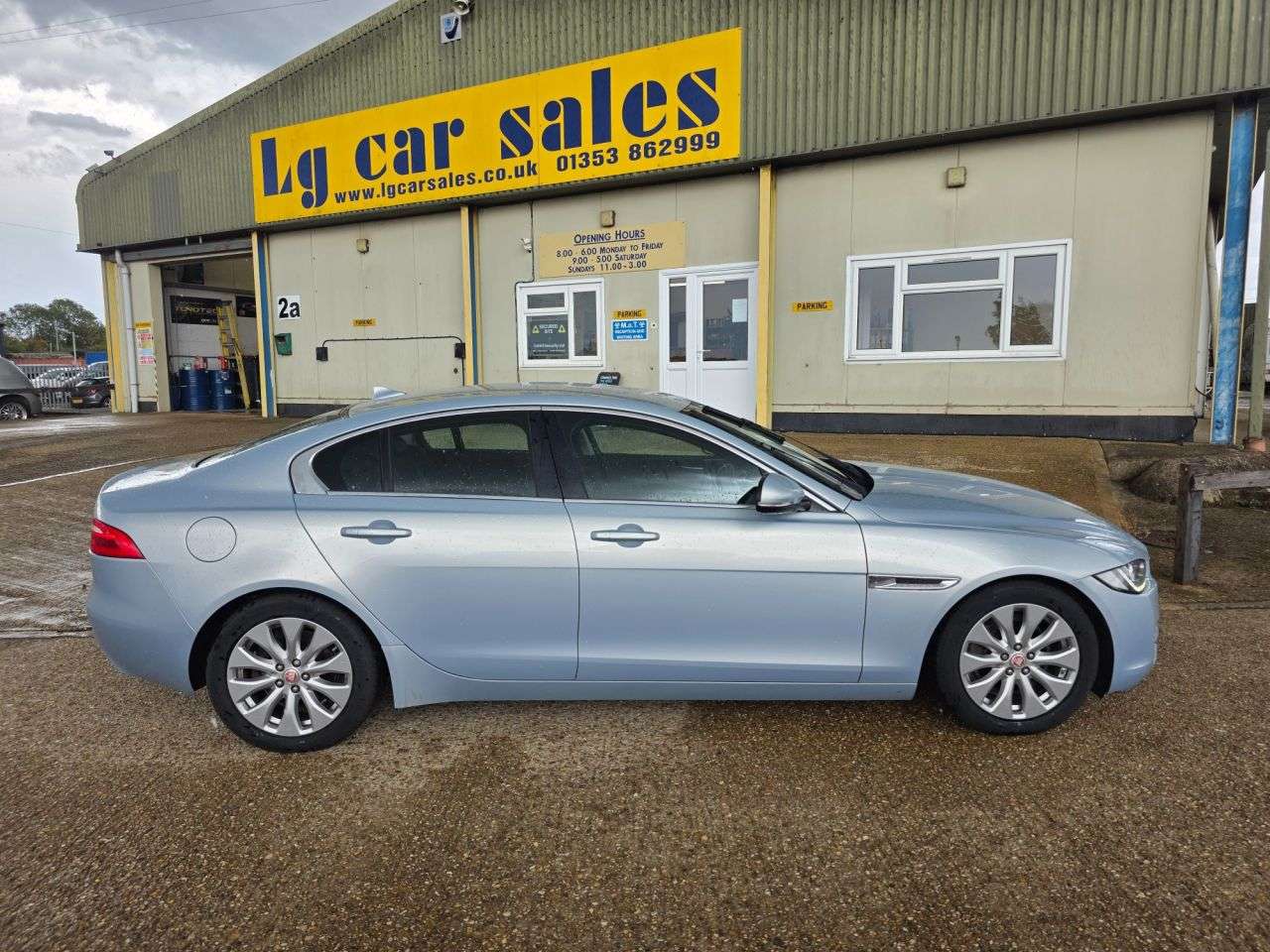 A 2016 JAGUAR XE PRESTIGE A 2016 JAGUAR XE PRESTIGE