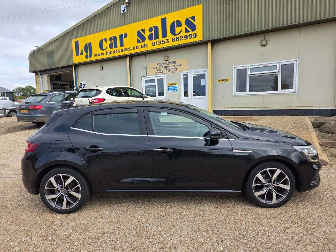 A 2016 RENAULT MEGANE 1.5 dCi Dynamique S Nav Hatchback 5dr Diesel Manual Euro 6 (s/s) (110 ps) A 2016 RENAULT MEGANE 1.5 dCi Dynamique S Nav Hatchback 5dr Diesel Manual Euro 6 (s/s) (110 ps)