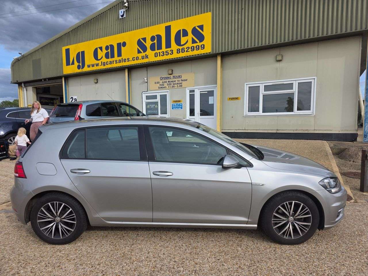 A 2018 VOLKSWAGEN GOLF 1.5 TSI EVO SE Nav Hatchback 5dr Petrol Manual Euro 6 (s/s) (130 ps) A 2018 VOLKSWAGEN GOLF 1.5 TSI EVO SE Nav Hatchback 5dr Petrol Manual Euro 6 (s/s) (130 ps)