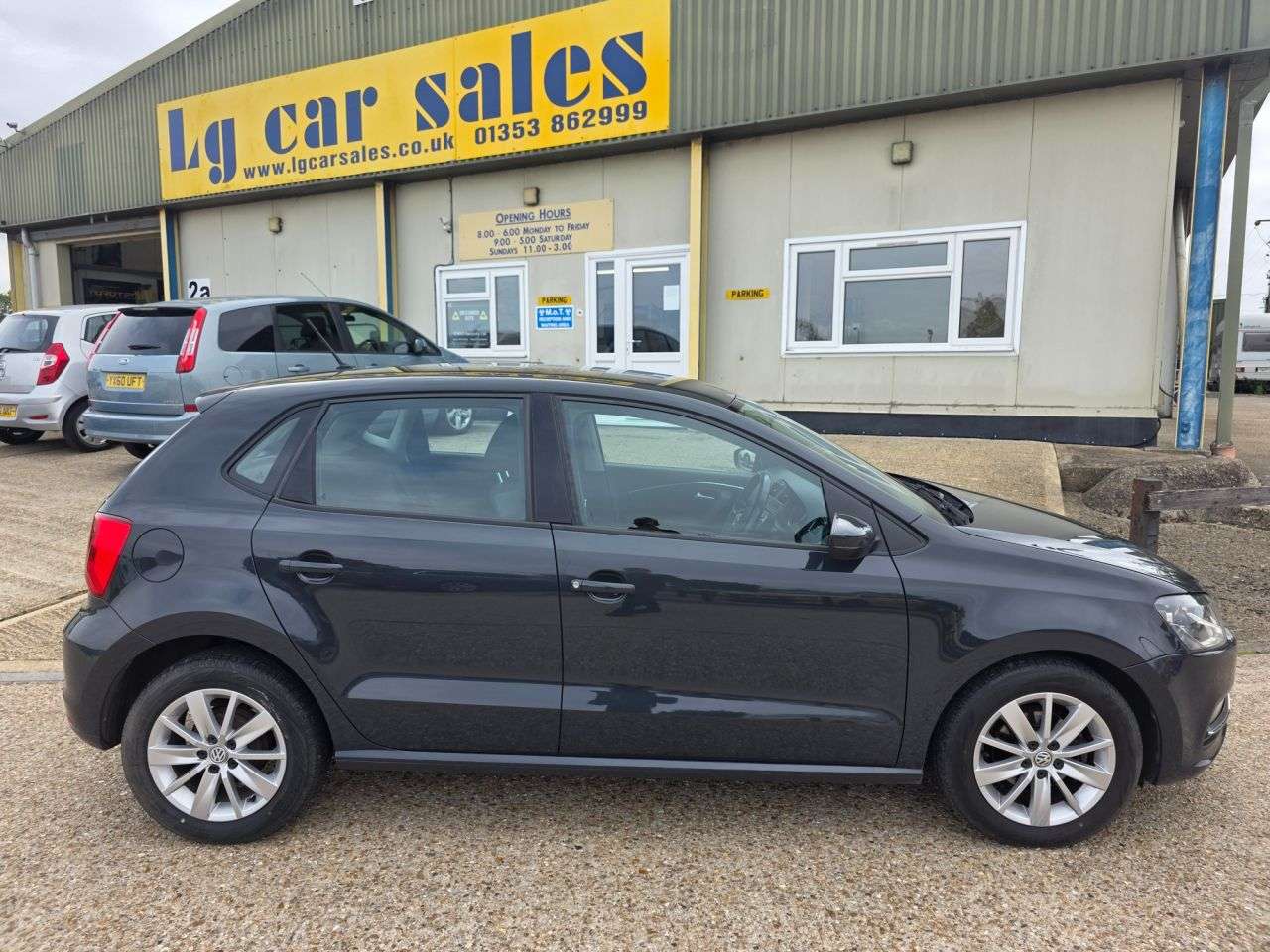 A 2016 VOLKSWAGEN POLO 1.0 BlueMotion Tech SE Hatchback 5dr Petrol Manual Euro 6 (s/s) (60 ps) A 2016 VOLKSWAGEN POLO 1.0 BlueMotion Tech SE Hatchback 5dr Petrol Manual Euro 6 (s/s) (60 ps)