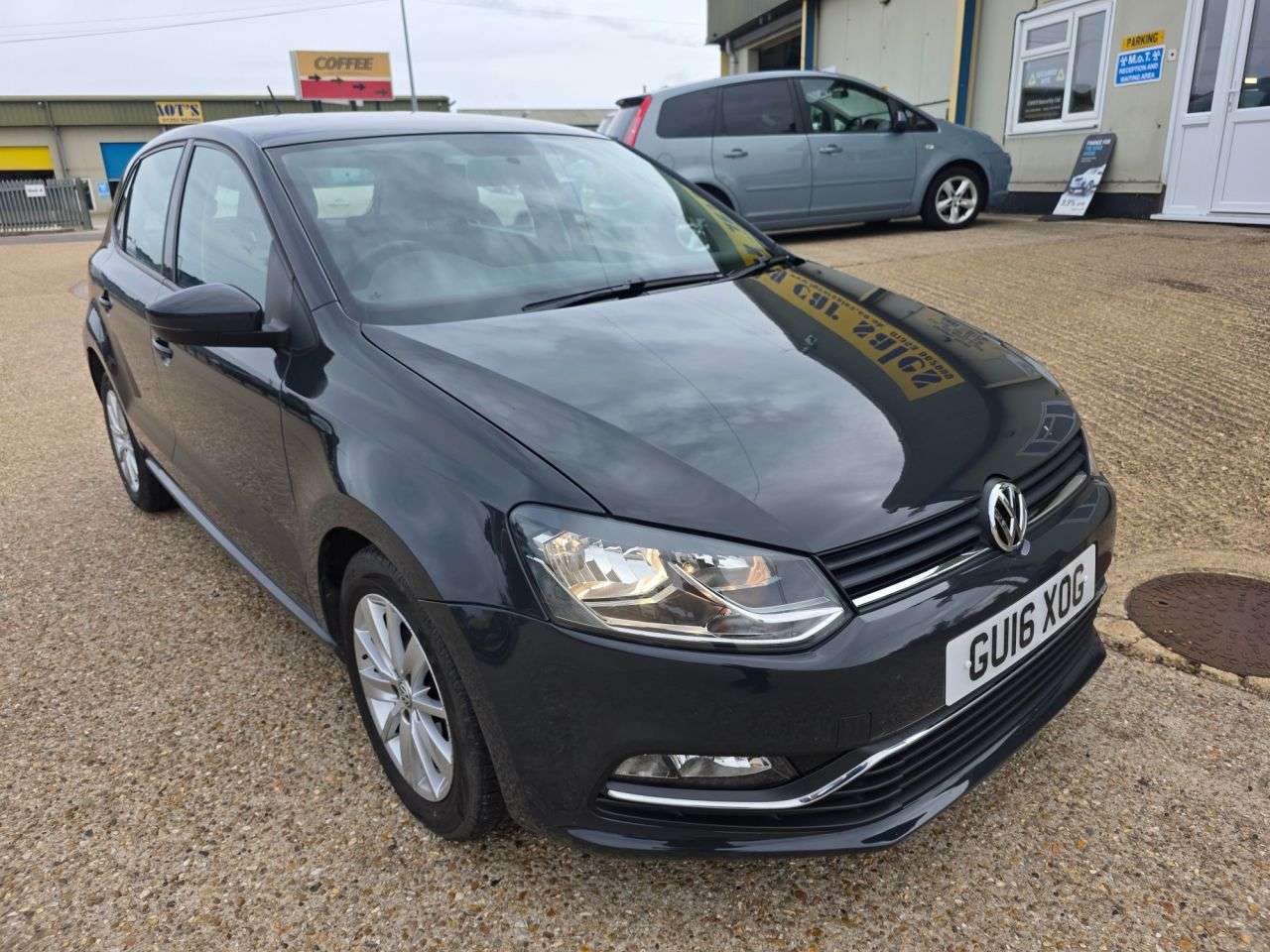 A 2016 VOLKSWAGEN POLO 1.0 BlueMotion Tech SE Hatchback 5dr Petrol Manual Euro 6 (s/s) (60 ps) A 2016 VOLKSWAGEN POLO 1.0 BlueMotion Tech SE Hatchback 5dr Petrol Manual Euro 6 (s/s) (60 ps)