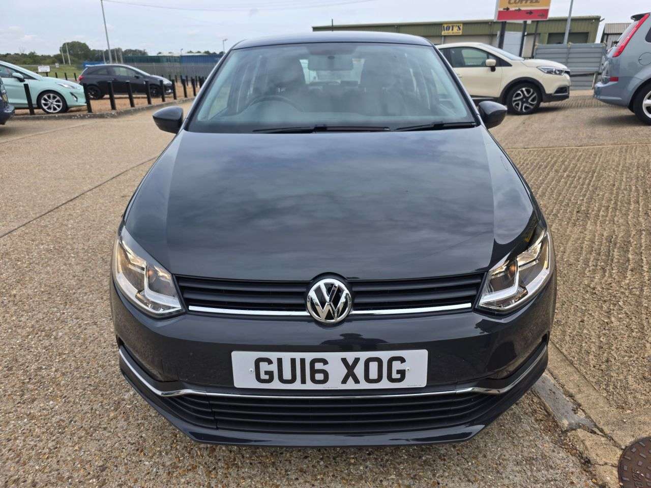 A 2016 VOLKSWAGEN POLO 1.0 BlueMotion Tech SE Hatchback 5dr Petrol Manual Euro 6 (s/s) (60 ps) A 2016 VOLKSWAGEN POLO 1.0 BlueMotion Tech SE Hatchback 5dr Petrol Manual Euro 6 (s/s) (60 ps)