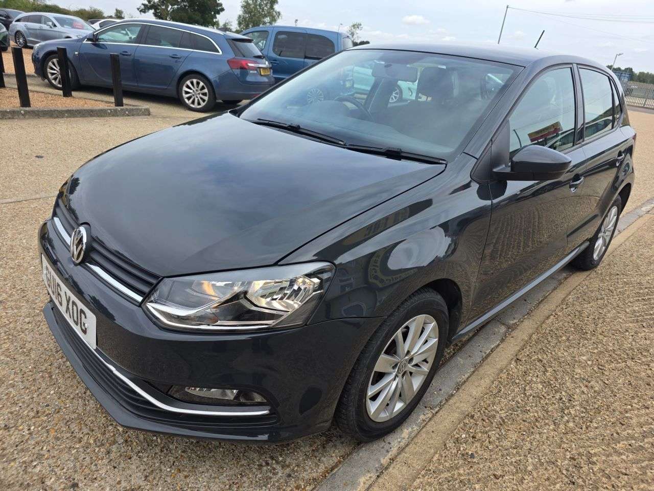 A 2016 VOLKSWAGEN POLO 1.0 BlueMotion Tech SE Hatchback 5dr Petrol Manual Euro 6 (s/s) (60 ps) A 2016 VOLKSWAGEN POLO 1.0 BlueMotion Tech SE Hatchback 5dr Petrol Manual Euro 6 (s/s) (60 ps)