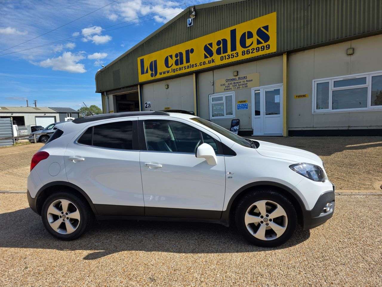 A 2015 VAUXHALL MOKKA 1.6 CDTi ecoFLEX SE SUV 5dr Diesel Manual 2WD Euro 6 (s/s) (136 ps) A 2015 VAUXHALL MOKKA 1.6 CDTi ecoFLEX SE SUV 5dr Diesel Manual 2WD Euro 6 (s/s) (136 ps)