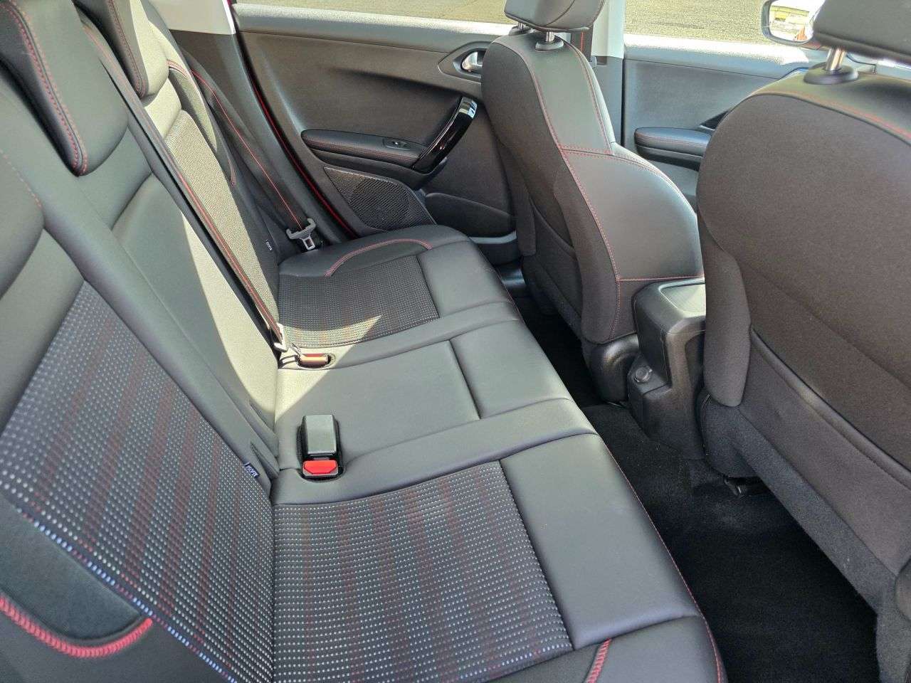 2017 PEUGEOT 2008 2017 PEUGEOT 2008