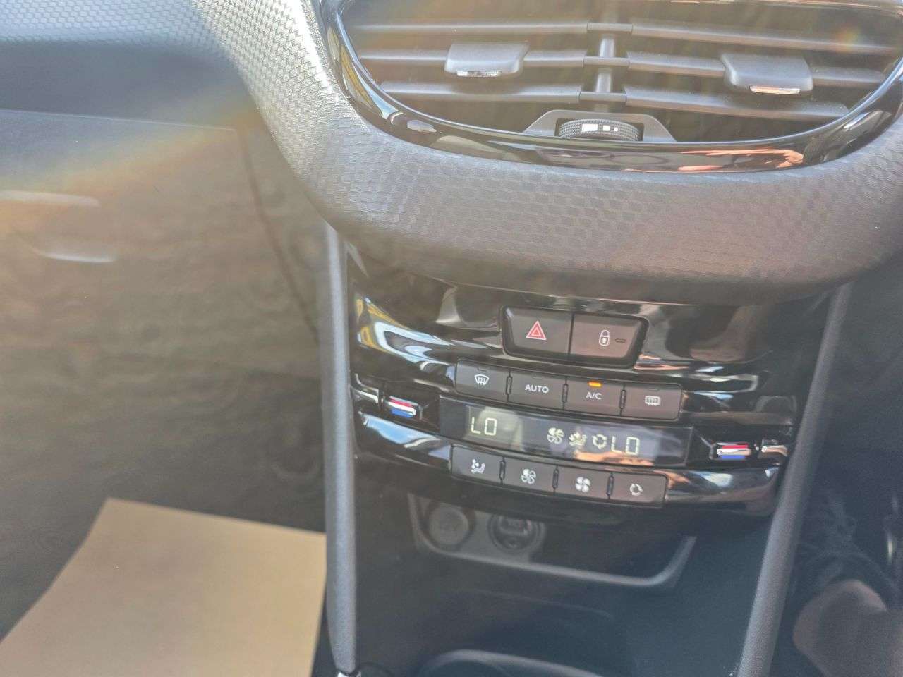 2017 PEUGEOT 2008 2017 PEUGEOT 2008
