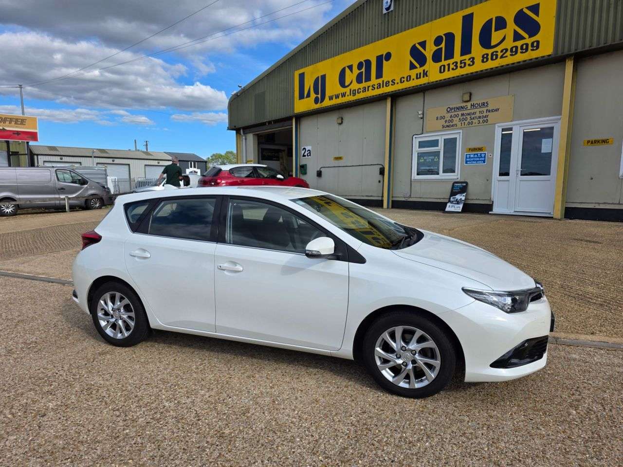 A 2015 TOYOTA AURIS 1.2 VVT-i Business Edition Hatchback 5dr Petrol Manual Euro 6 (s/s) (116 ps A 2015 TOYOTA AURIS 1.2 VVT-i Business Edition Hatchback 5dr Petrol Manual Euro 6 (s/s) (116 ps