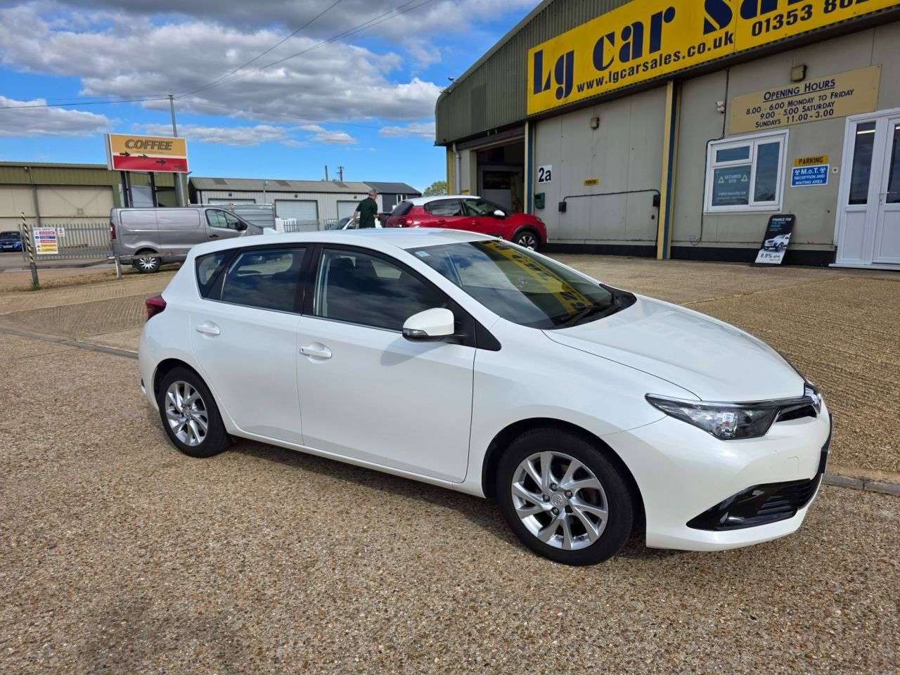 A 2015 TOYOTA AURIS 1.2 VVT-i Business Edition Hatchback 5dr Petrol Manual Euro 6 (s/s) (116 ps A 2015 TOYOTA AURIS 1.2 VVT-i Business Edition Hatchback 5dr Petrol Manual Euro 6 (s/s) (116 ps