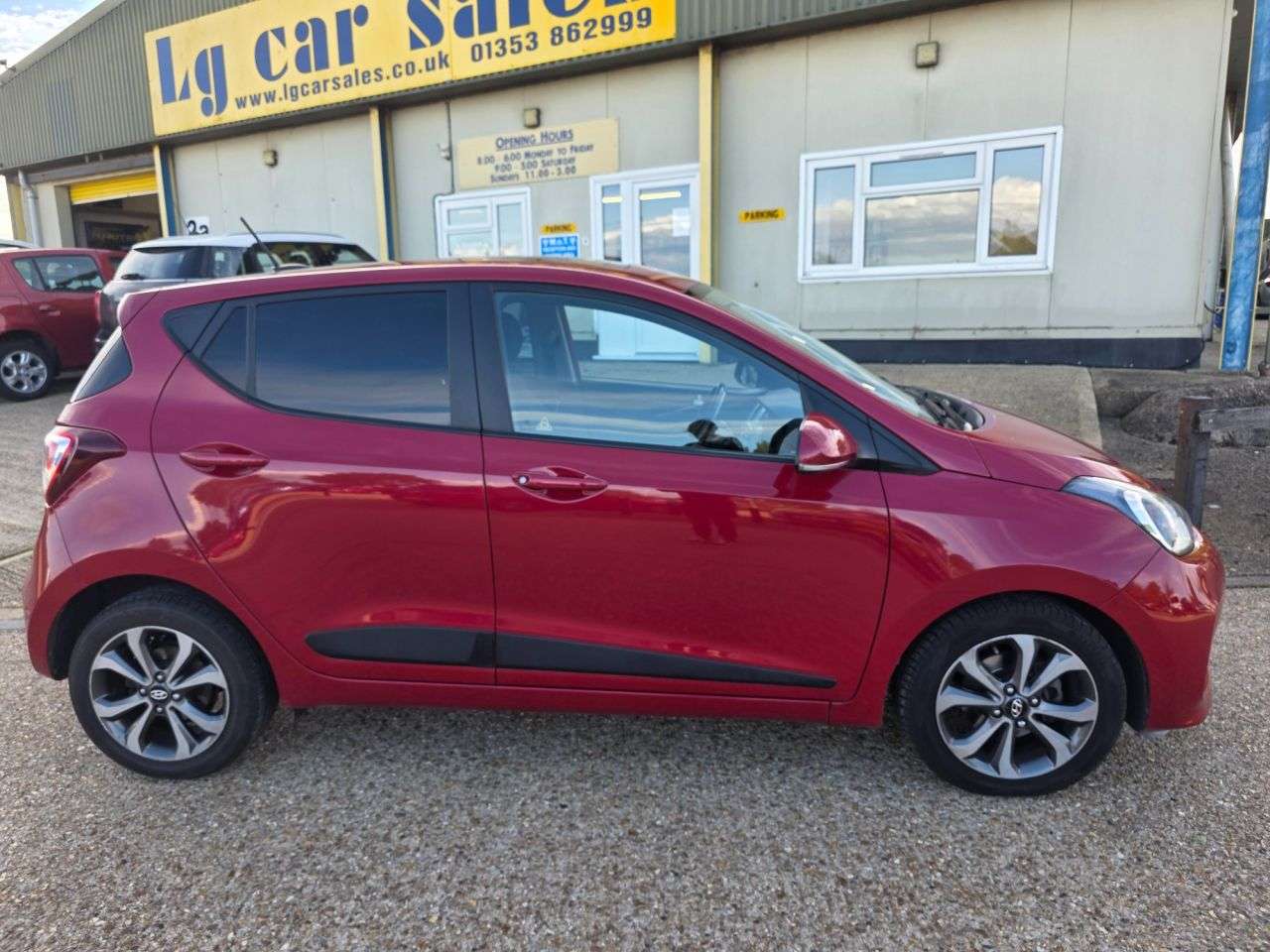 A 2018 HYUNDAI I10 1.2 Premium SE Hatchback 5dr Petrol Auto Euro 6 (87 ps) A 2018 HYUNDAI I10 1.2 Premium SE Hatchback 5dr Petrol Auto Euro 6 (87 ps)