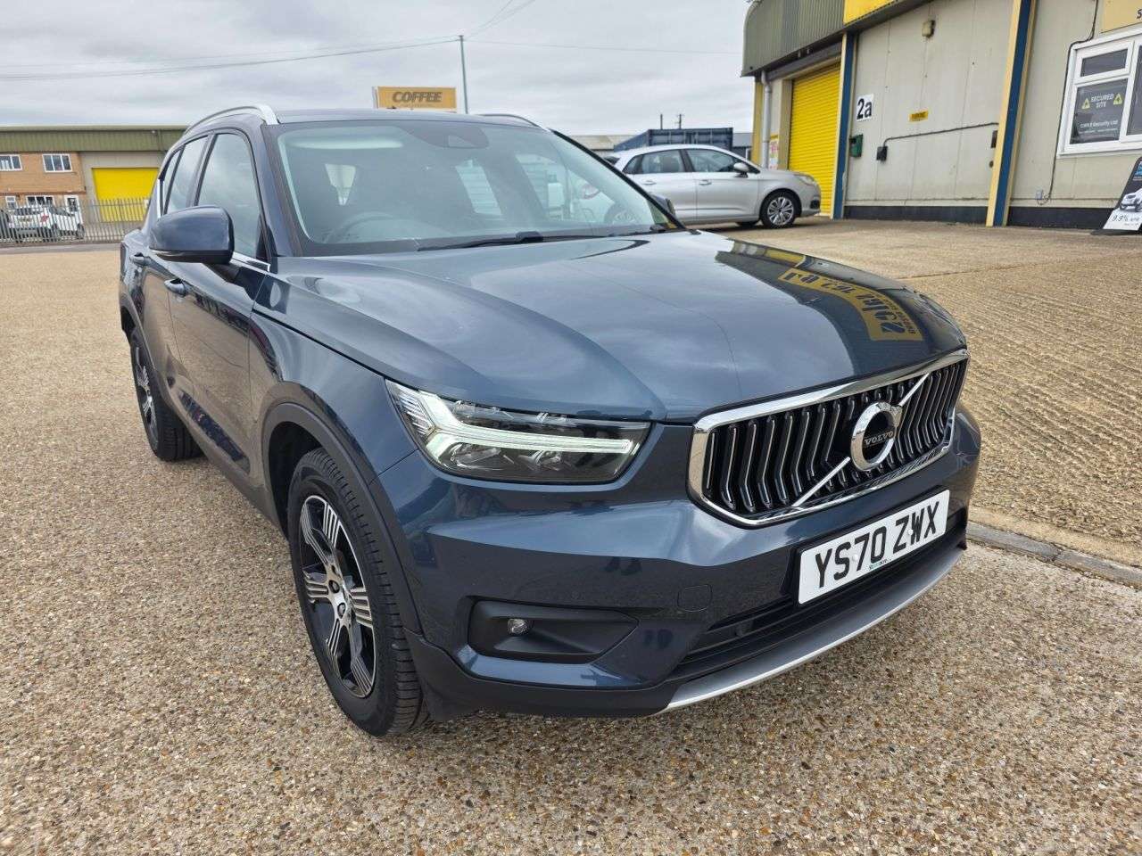 A 2021 VOLVO XC40 1.5 T3 Inscription SUV 5dr Petrol Manual Euro 6 (s/s) (163 ps) A 2021 VOLVO XC40 1.5 T3 Inscription SUV 5dr Petrol Manual Euro 6 (s/s) (163 ps)