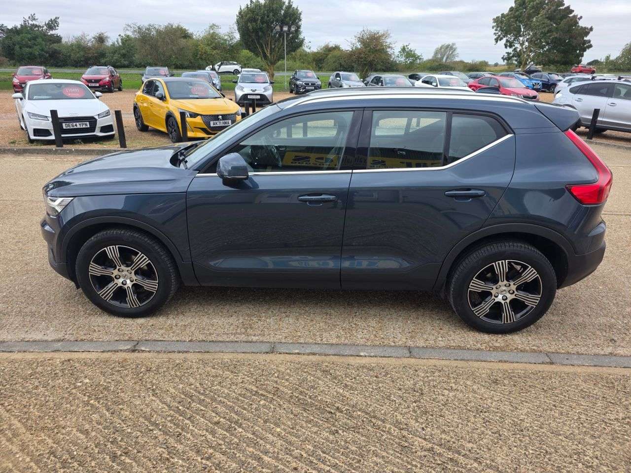 2021 VOLVO XC40 2021 VOLVO XC40