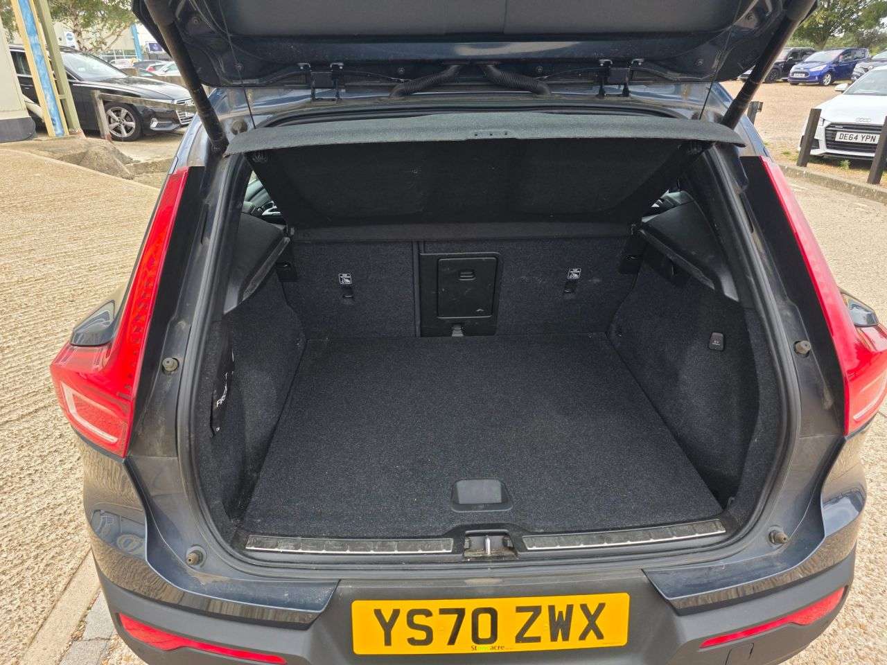 2021 VOLVO XC40 2021 VOLVO XC40