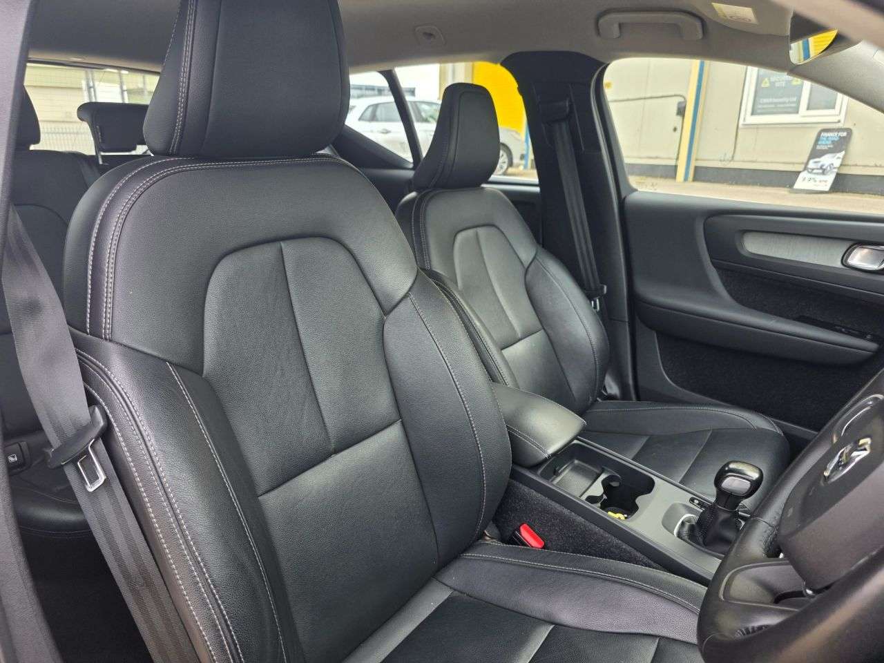 2021 VOLVO XC40 2021 VOLVO XC40