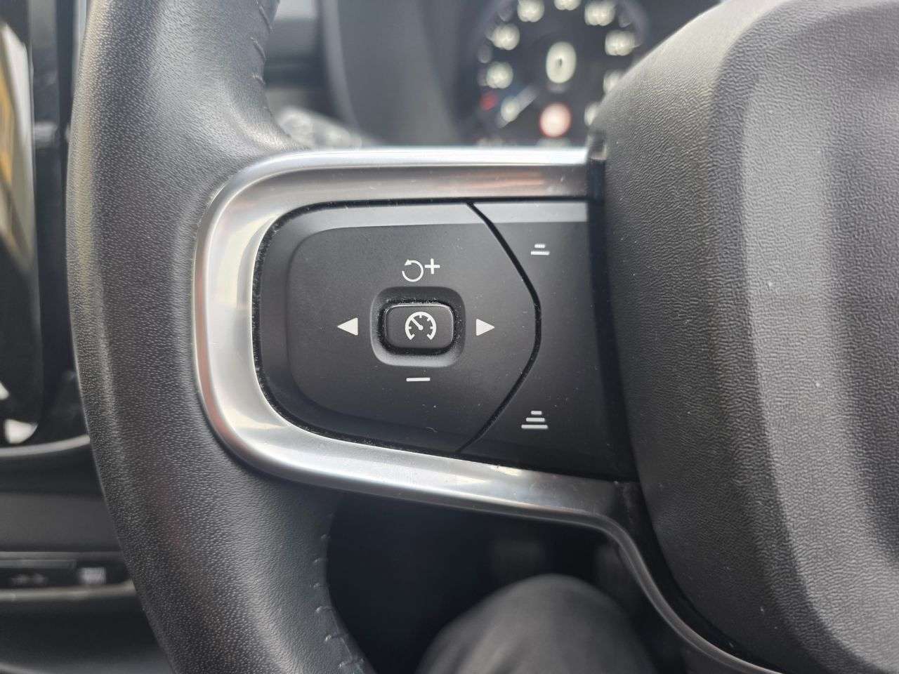2021 VOLVO XC40 2021 VOLVO XC40
