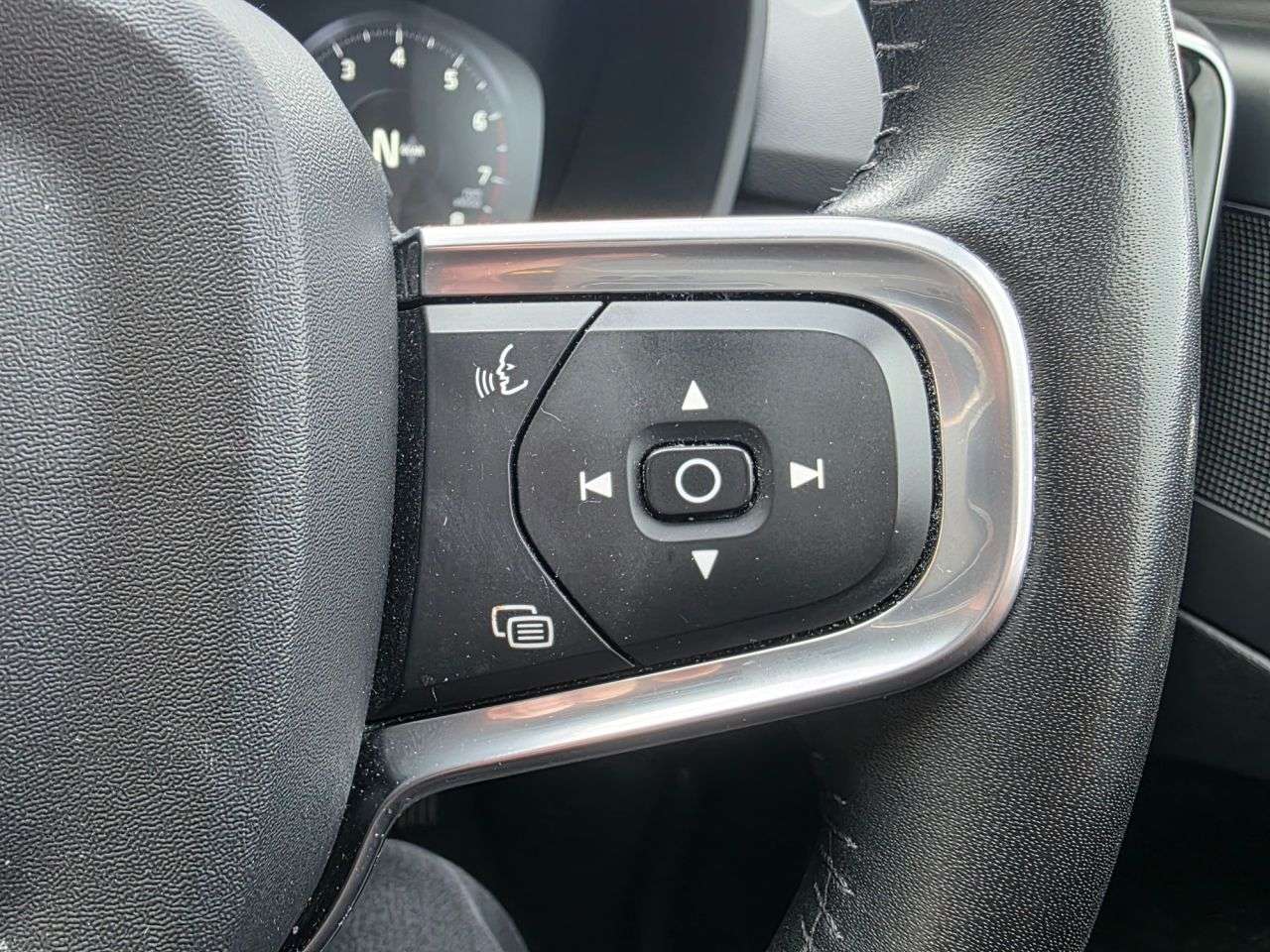 2021 VOLVO XC40 2021 VOLVO XC40