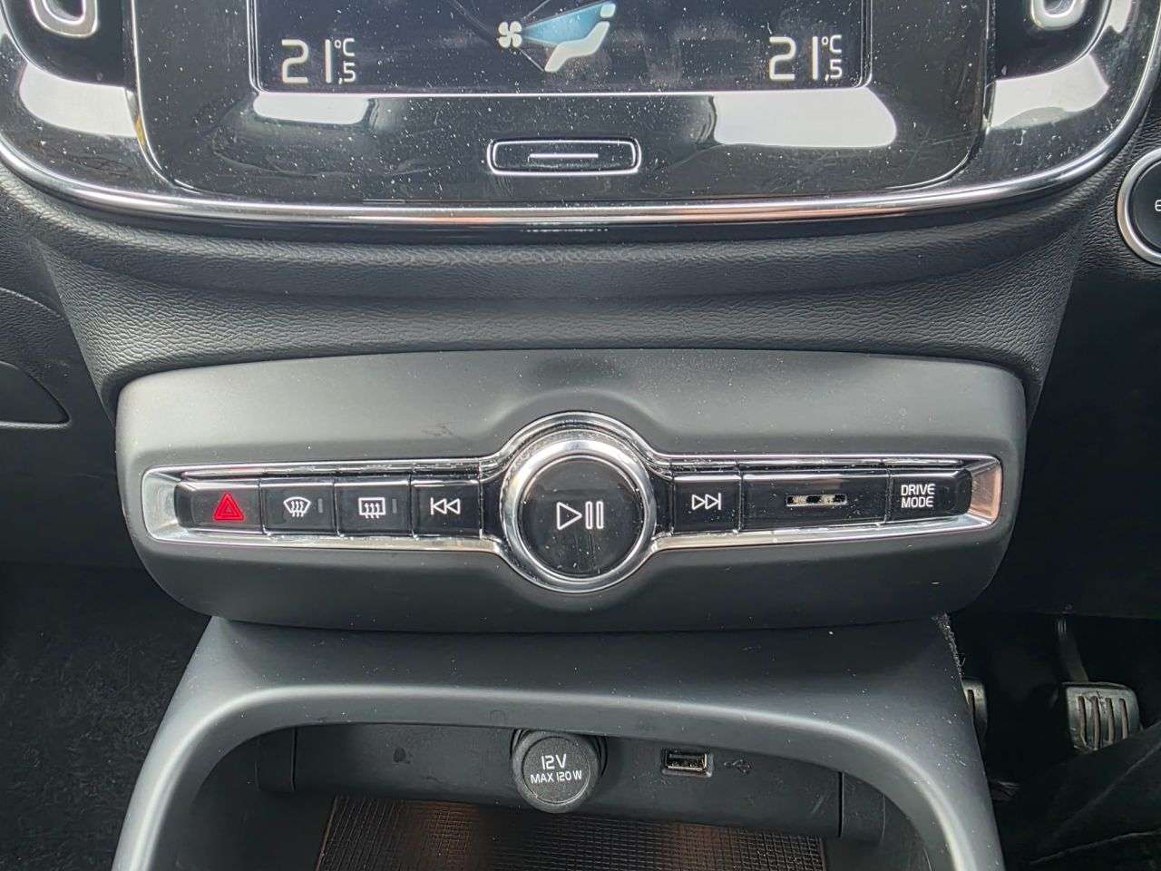 2021 VOLVO XC40 2021 VOLVO XC40