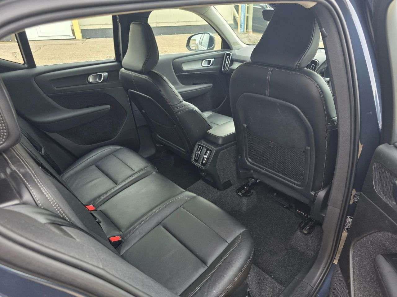 2021 VOLVO XC40 2021 VOLVO XC40
