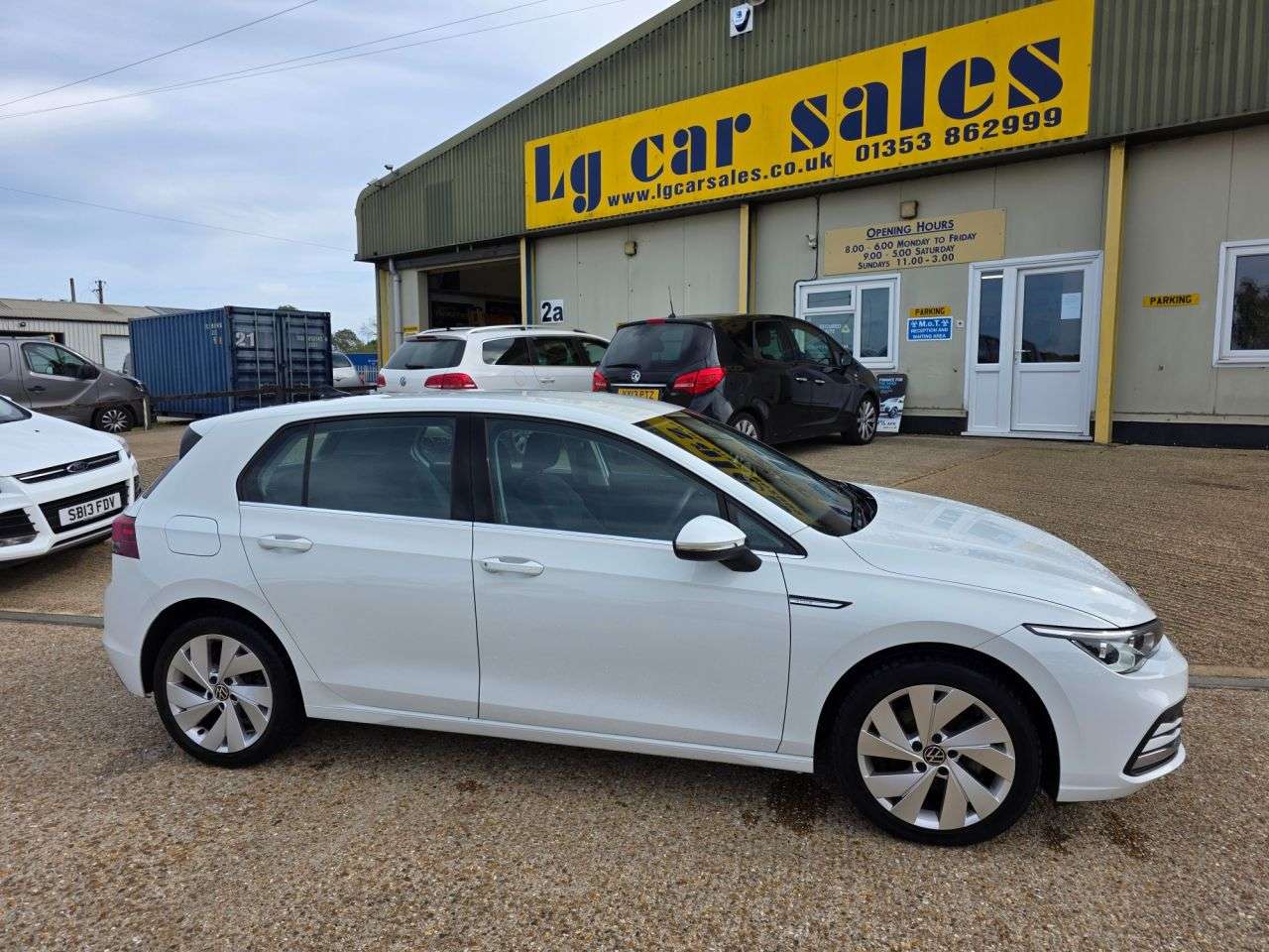 A 2020 VOLKSWAGEN GOLF 1.5 TSI Style Hatchback 5dr Petrol Manual Euro 6 (s/s) (150 ps) A 2020 VOLKSWAGEN GOLF 1.5 TSI Style Hatchback 5dr Petrol Manual Euro 6 (s/s) (150 ps)