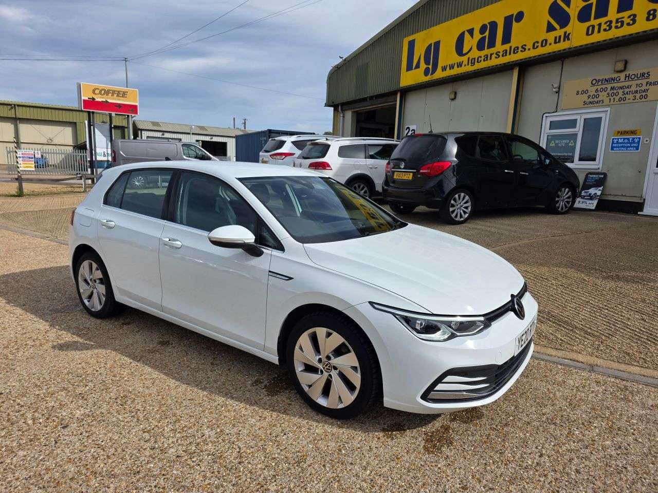 A 2020 VOLKSWAGEN GOLF 1.5 TSI Style Hatchback 5dr Petrol Manual Euro 6 (s/s) (150 ps) A 2020 VOLKSWAGEN GOLF 1.5 TSI Style Hatchback 5dr Petrol Manual Euro 6 (s/s) (150 ps)
