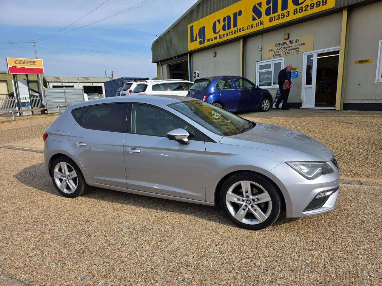 A 2019 SEAT LEON 1.5 TSI EVO FR Hatchback 5dr Petrol Manual Euro 6 (s/s) (130 ps) A 2019 SEAT LEON 1.5 TSI EVO FR Hatchback 5dr Petrol Manual Euro 6 (s/s) (130 ps)