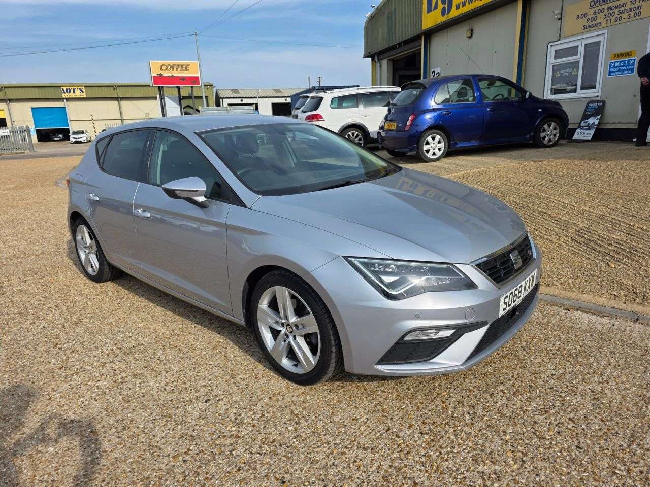 A 2019 SEAT LEON 1.5 TSI EVO FR Hatchback 5dr Petrol Manual Euro 6 (s/s) (130 ps) A 2019 SEAT LEON 1.5 TSI EVO FR Hatchback 5dr Petrol Manual Euro 6 (s/s) (130 ps)