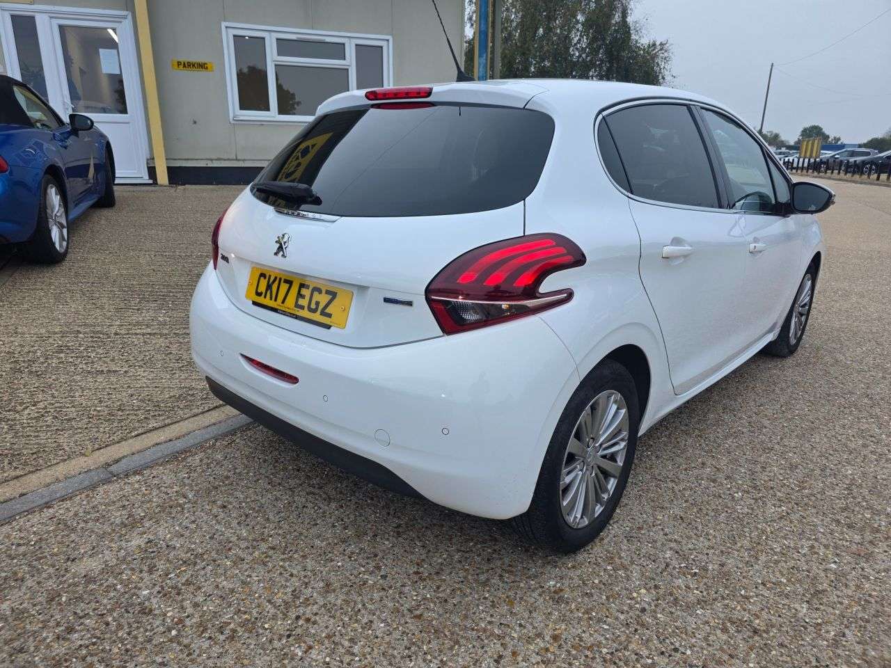 2017 PEUGEOT 208 2017 PEUGEOT 208