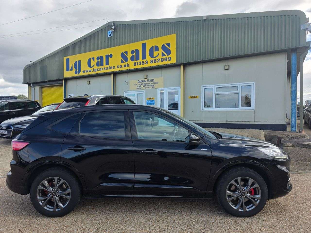 A 2023 FORD KUGA 2.5 Duratec 14.4kWh ST-Line Edition SUV 5dr Petrol Plug-in Hybrid CVT Euro A 2023 FORD KUGA 2.5 Duratec 14.4kWh ST-Line Edition SUV 5dr Petrol Plug-in Hybrid CVT Euro