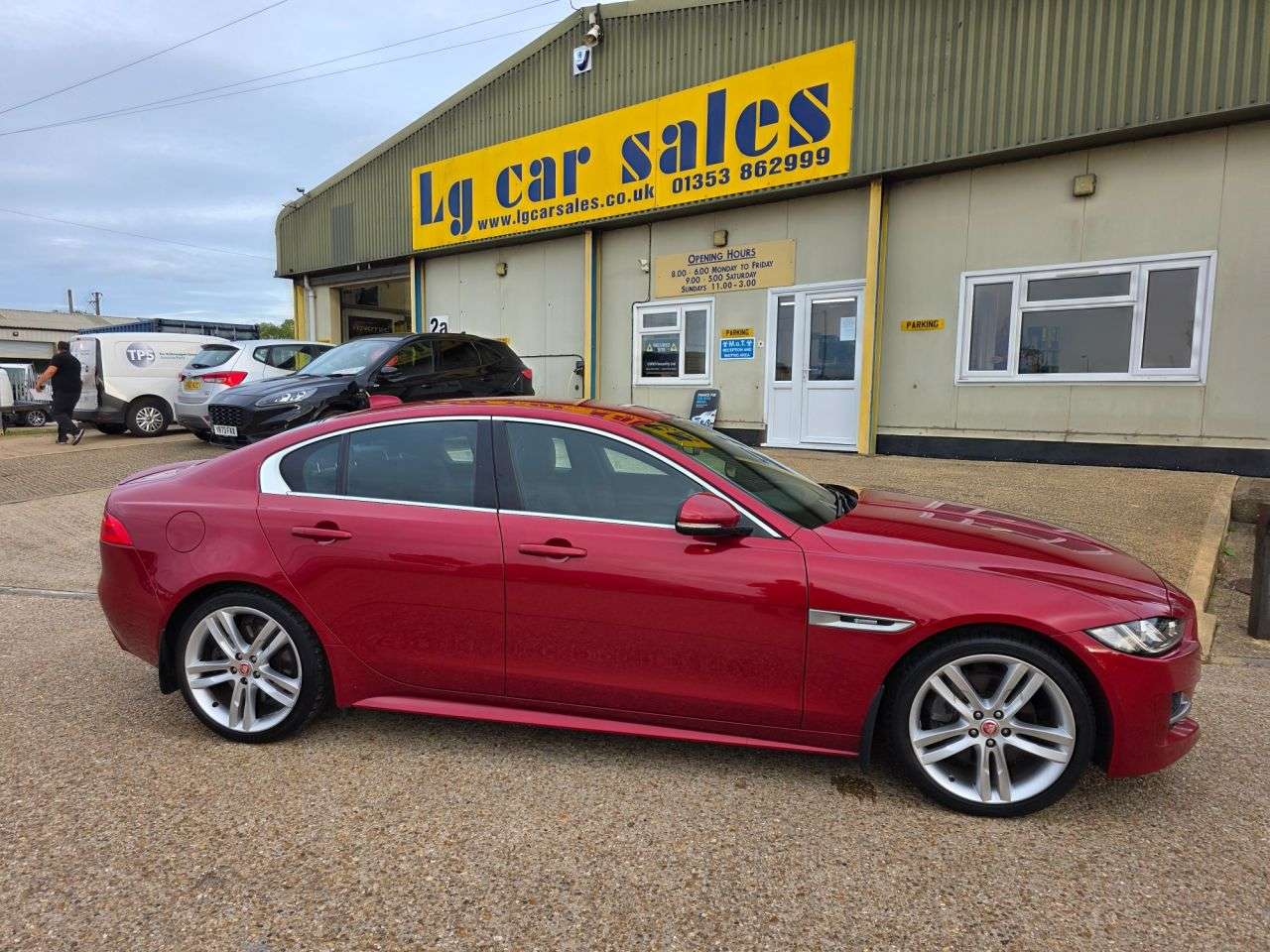 A 2017 JAGUAR XE R-SPORT INGENIUM A 2017 JAGUAR XE R-SPORT INGENIUM