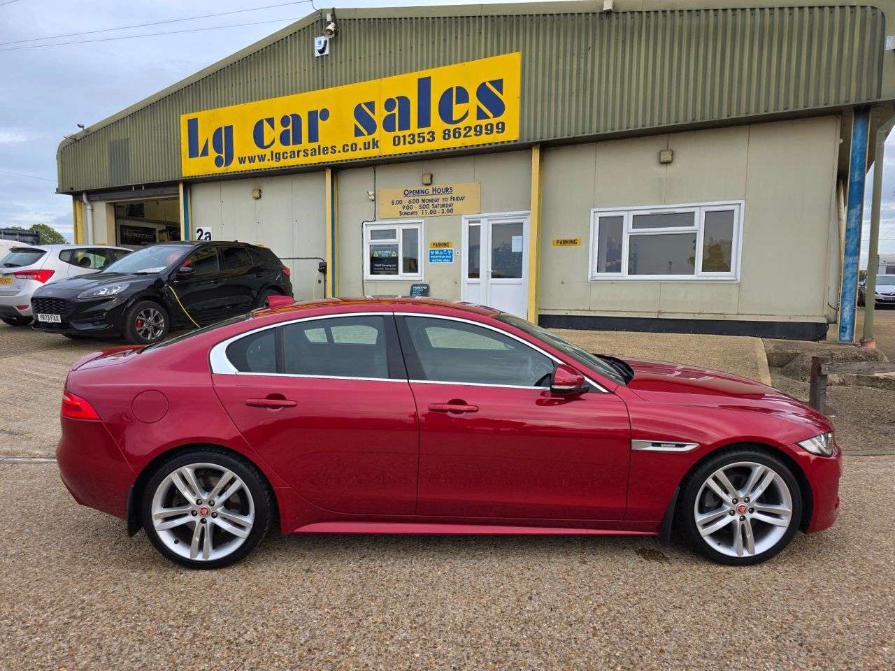 A 2017 JAGUAR XE R-SPORT INGENIUM A 2017 JAGUAR XE R-SPORT INGENIUM