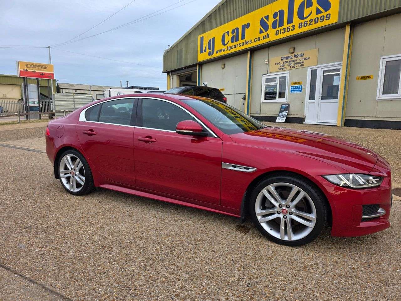 A 2017 JAGUAR XE R-SPORT INGENIUM A 2017 JAGUAR XE R-SPORT INGENIUM